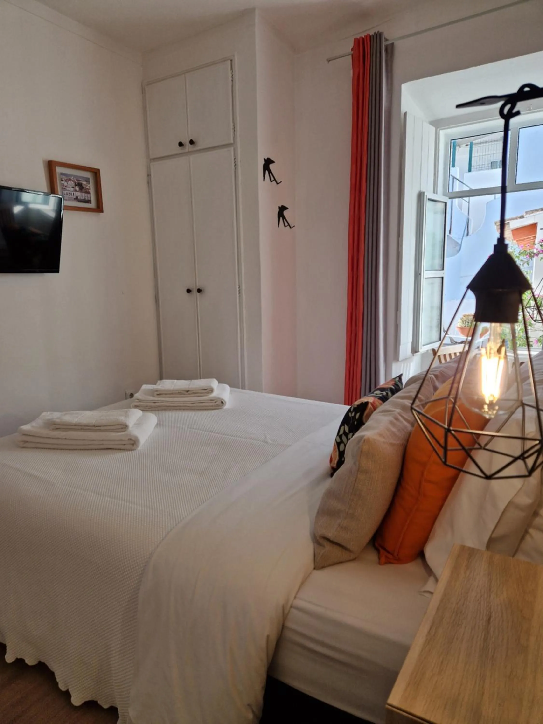 Bed in Bea's Bed & Breakfast