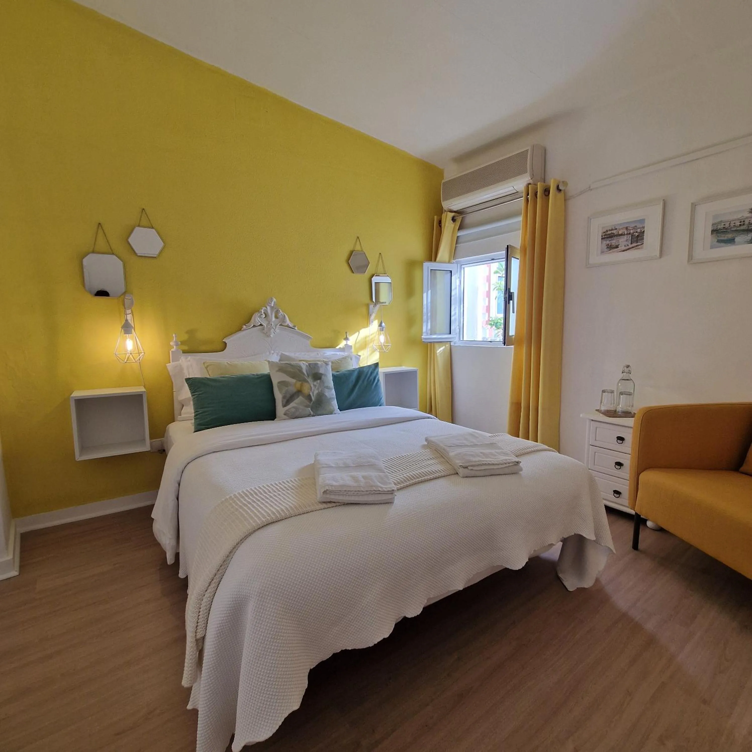 Bed in Bea's Bed & Breakfast