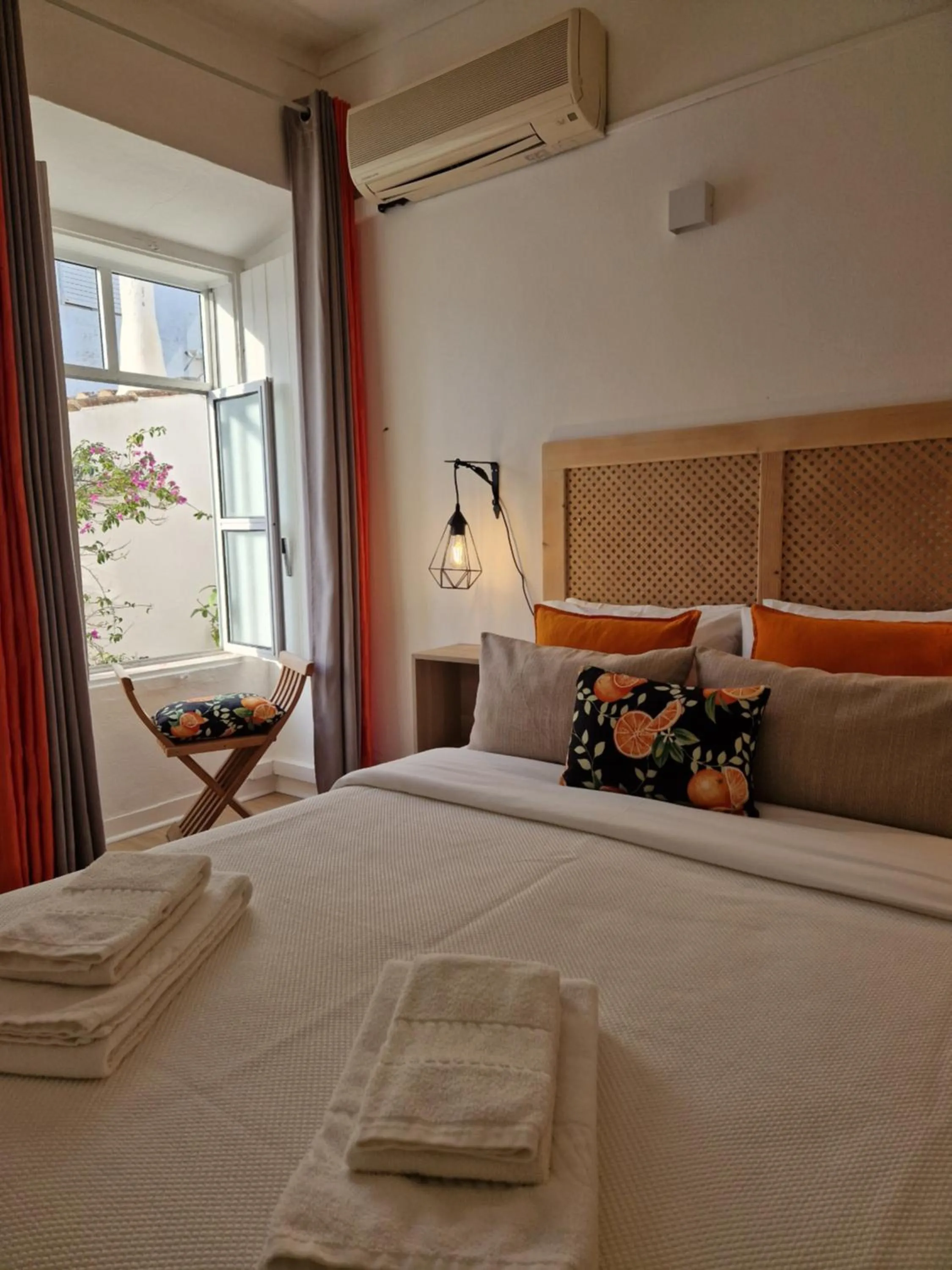 Bed in Bea's Bed & Breakfast