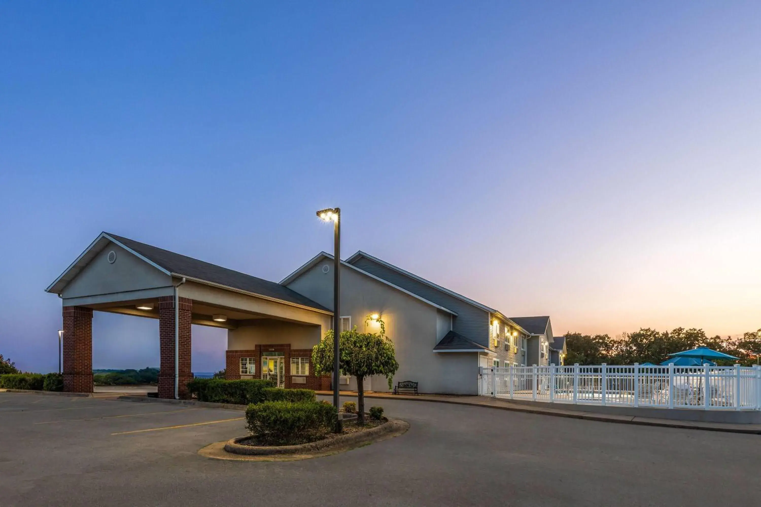 Property building in Days Inn by Wyndham Mountain Home Property building in Days Inn by Wyndham Mountain Home