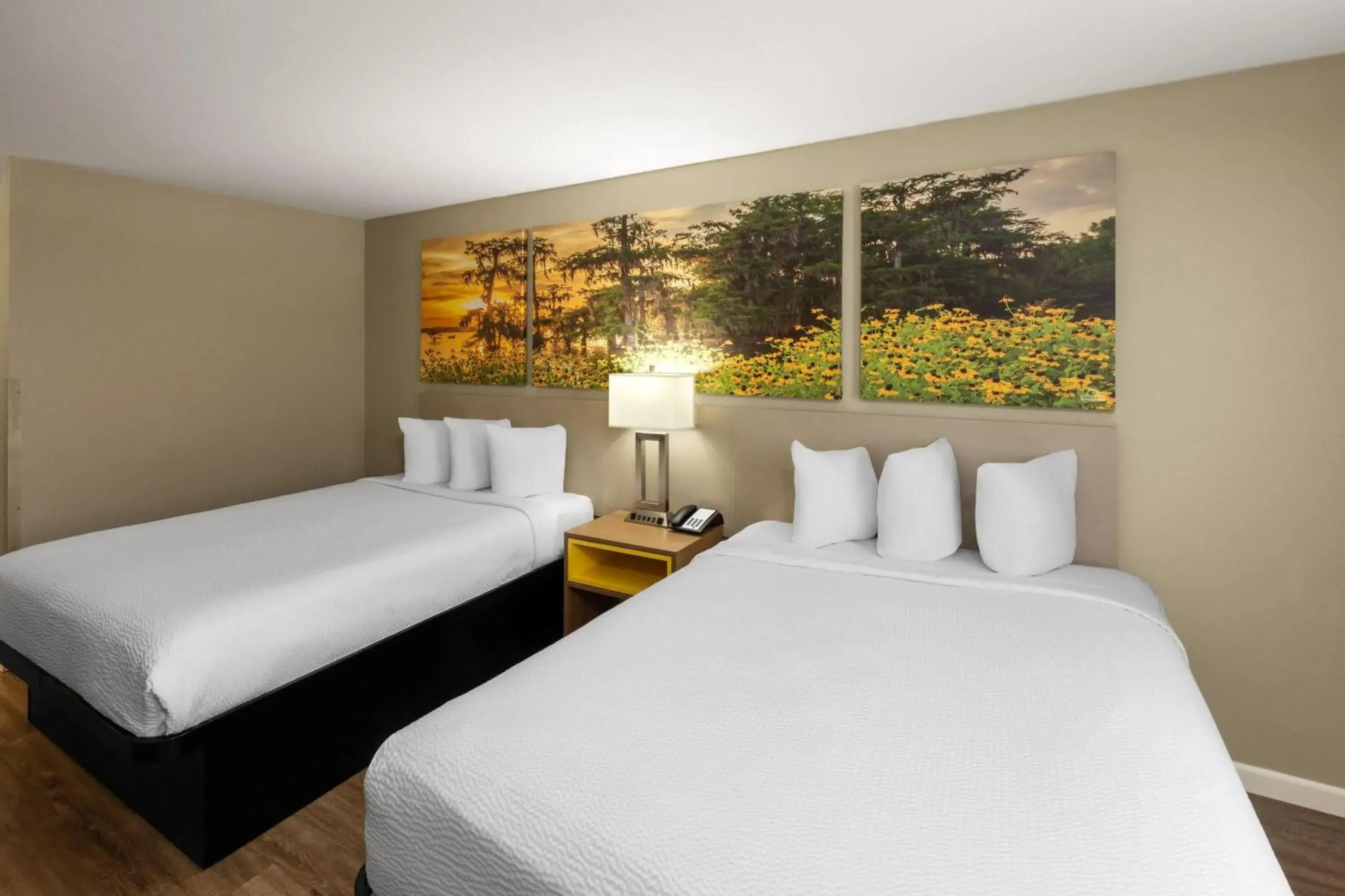 Queen Room with Two Queen Beds - Non-Smoking in Days Inn by Wyndham Mountain Home Queen Room with Two Queen Beds - Non-Smoking in Days Inn by Wyndham Mountain Home