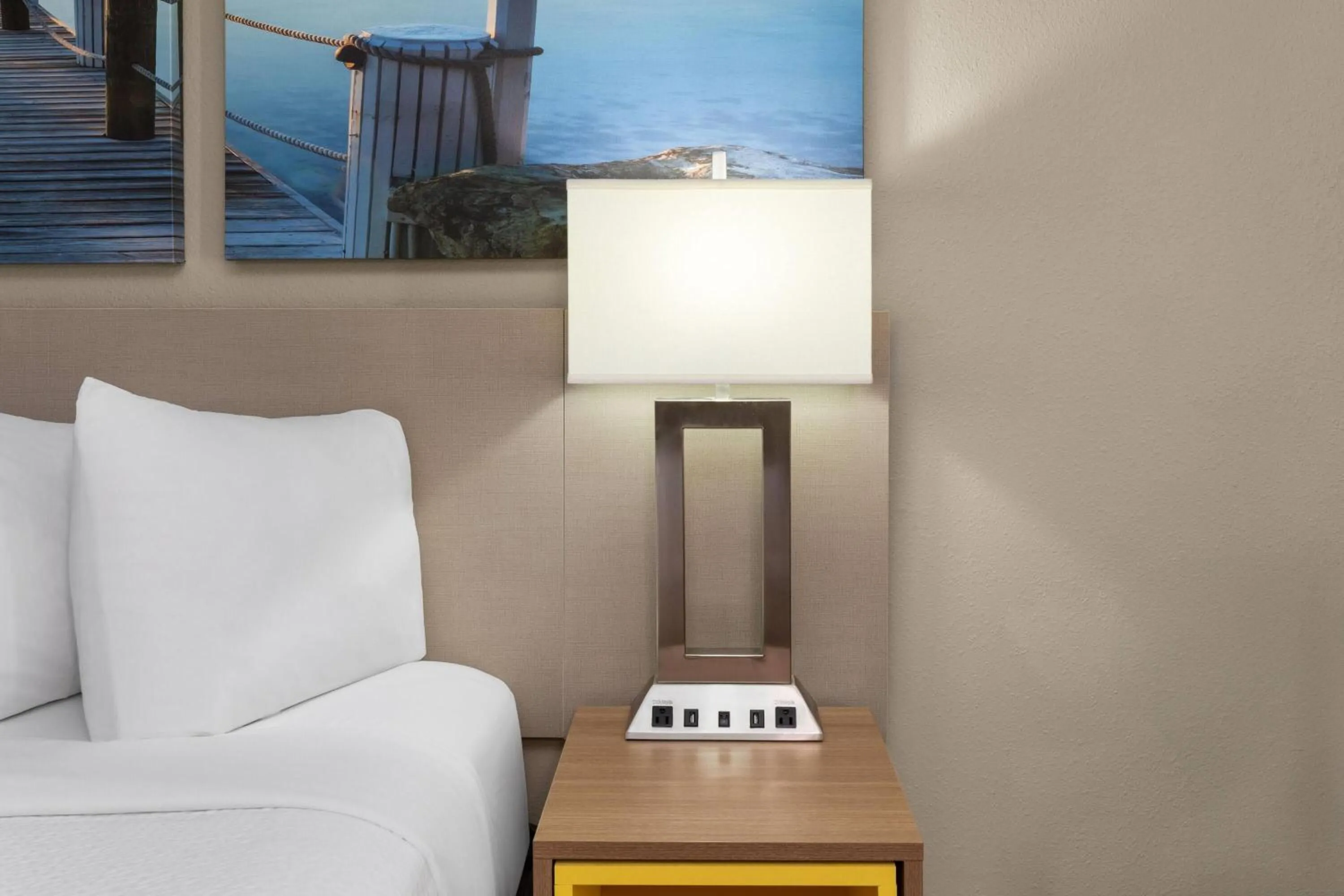 Photo of the whole room in Days Inn by Wyndham Mountain Home