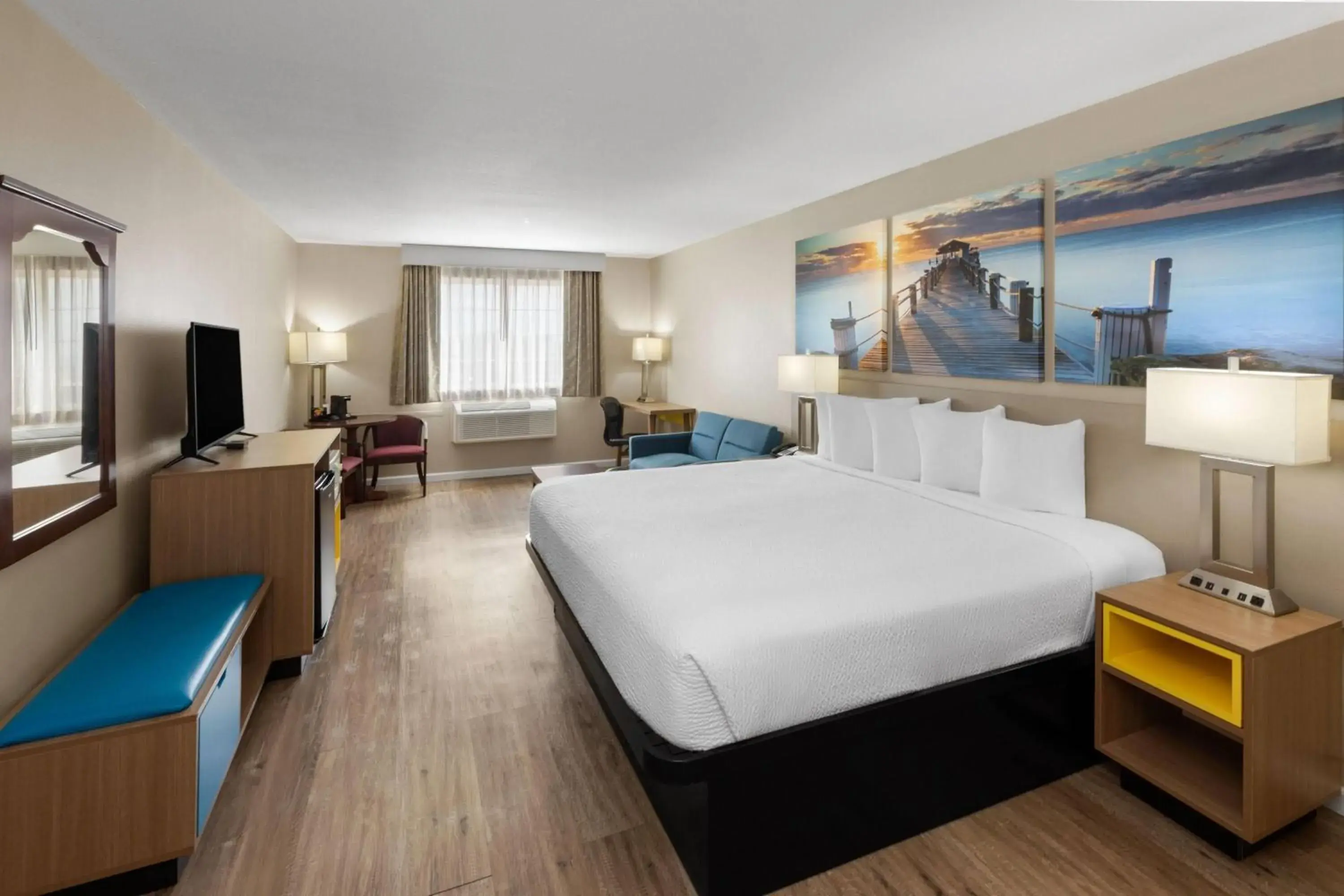 Photo of the whole room, Bed in Days Inn by Wyndham Mountain Home Photo of the whole room, Bed in Days Inn by Wyndham Mountain Home