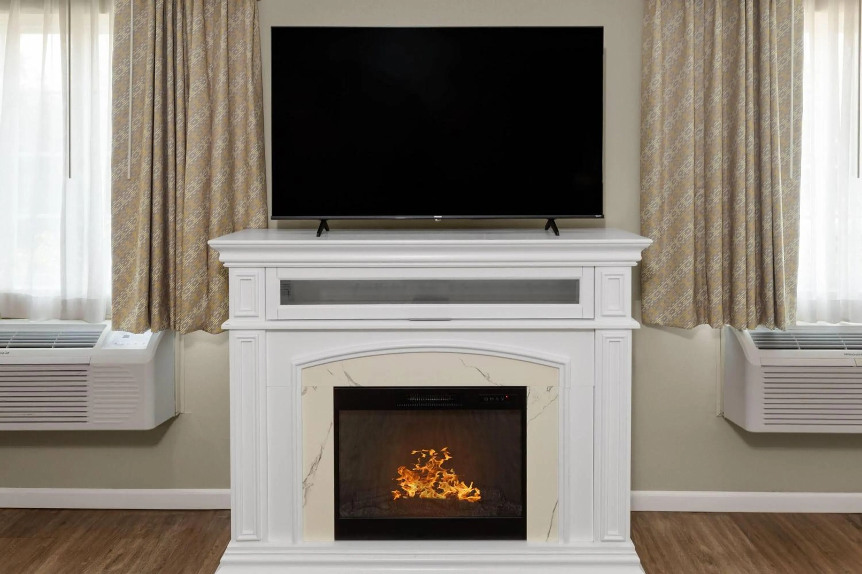 Photo of the whole room in Days Inn by Wyndham Mountain Home