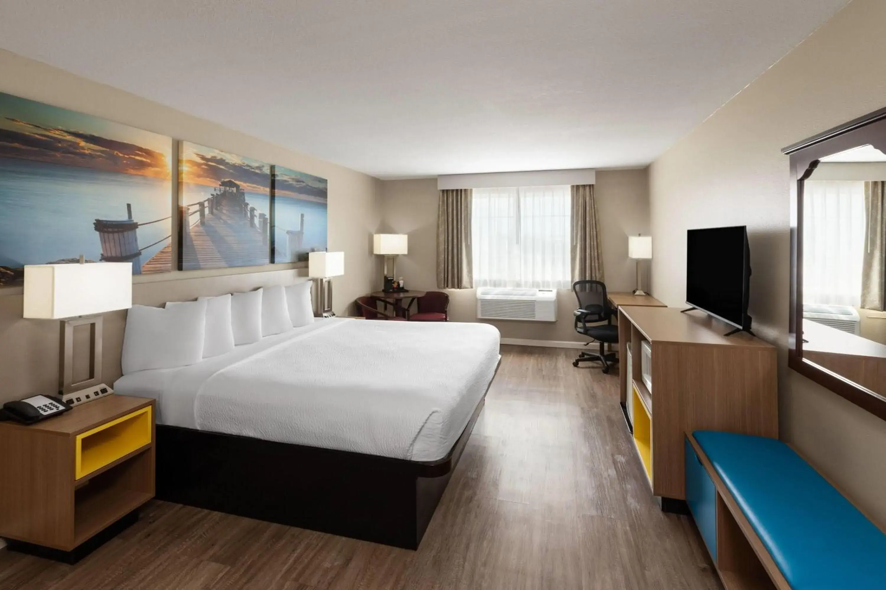 Photo of the whole room, Bed in Days Inn by Wyndham Mountain Home Photo of the whole room, Bed in Days Inn by Wyndham Mountain Home