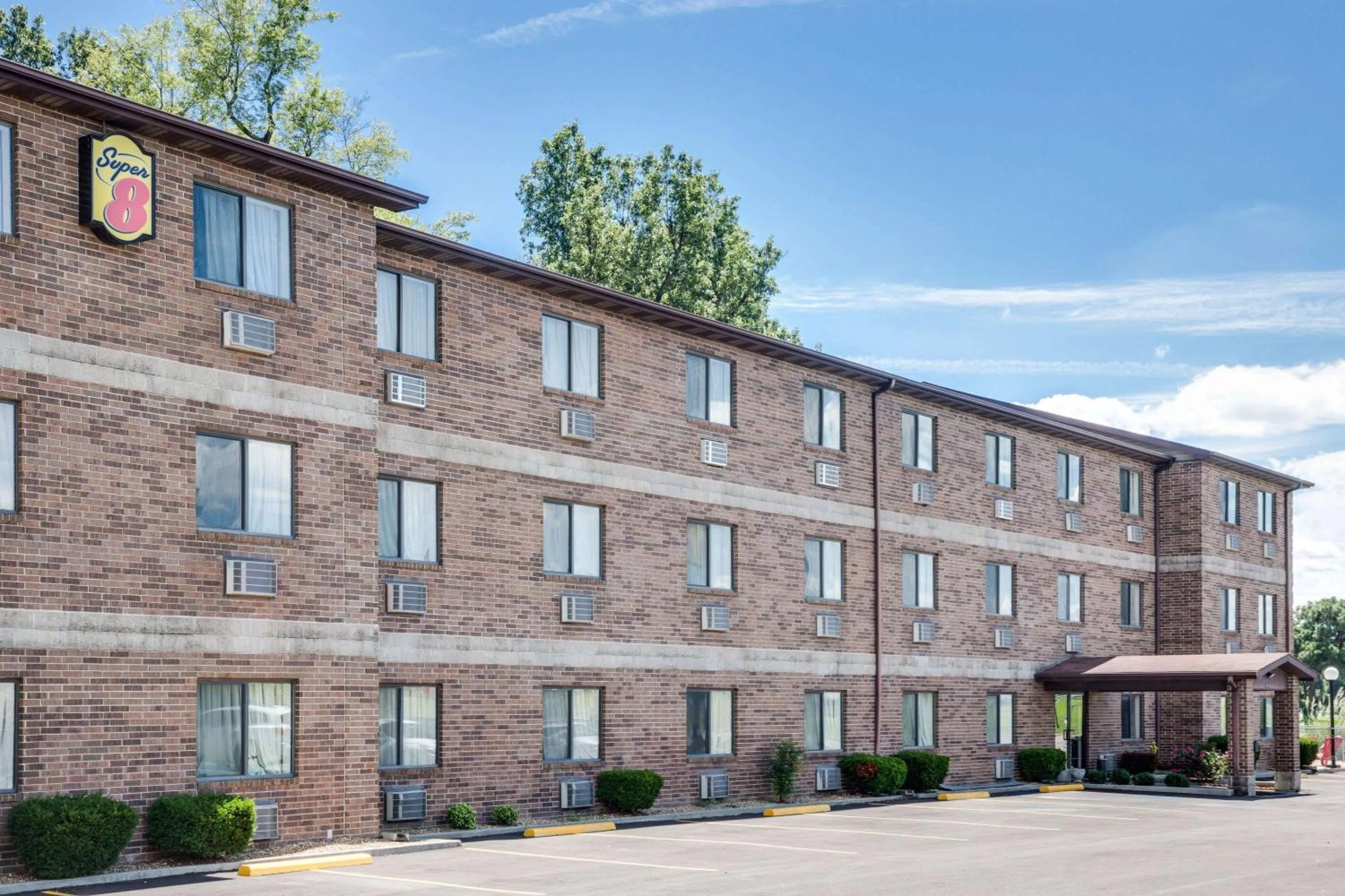 Property building in Super 8 by Wyndham Kennett