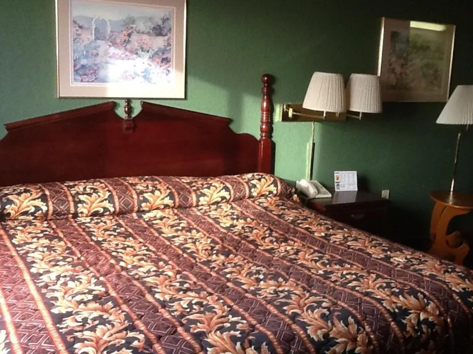 Bed in Super 8 by Wyndham Kennett