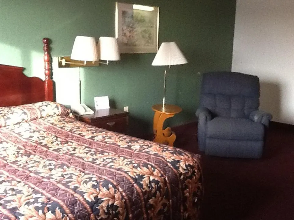 Bed in Super 8 by Wyndham Kennett