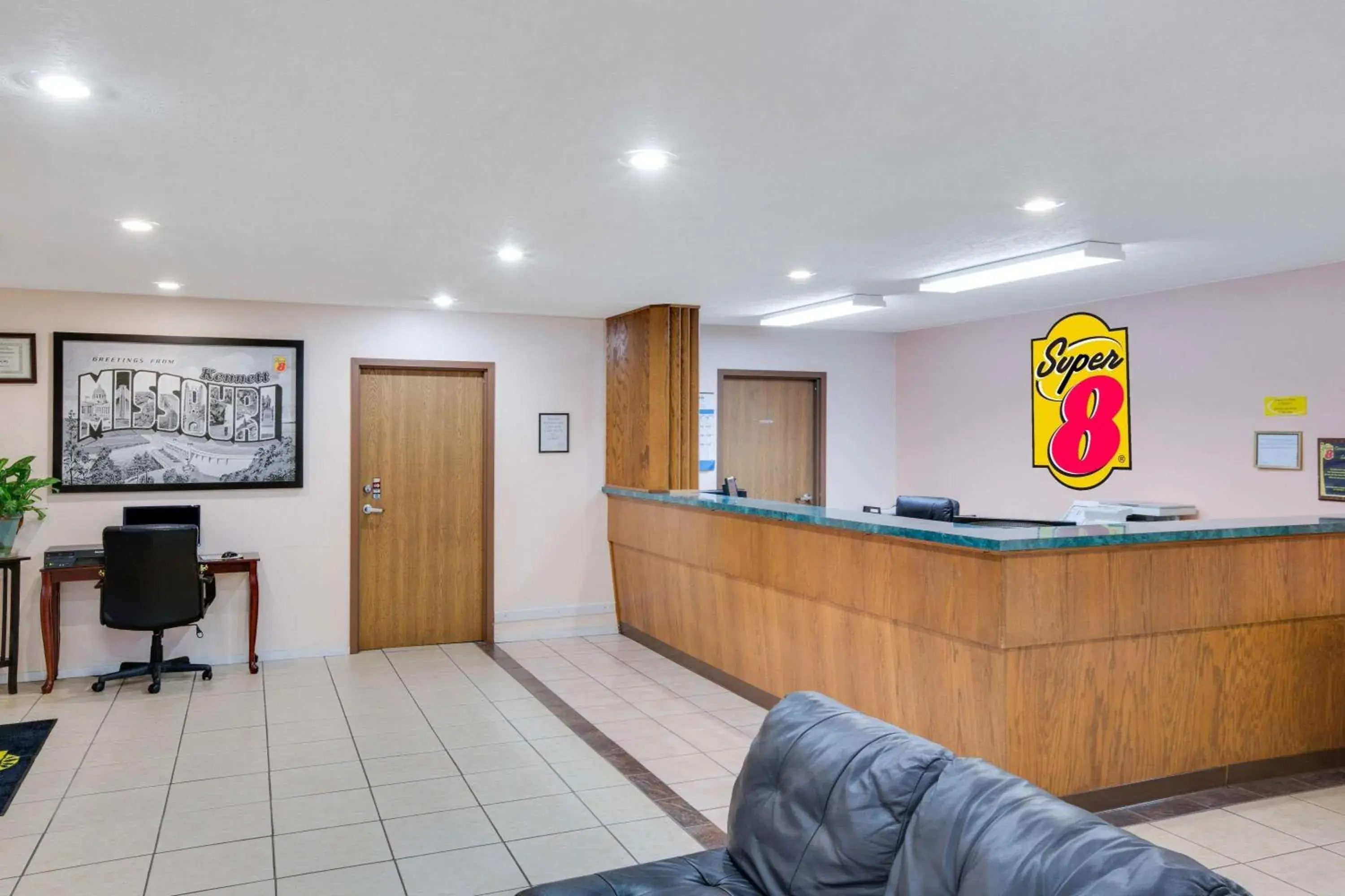 Lobby or reception in Super 8 by Wyndham Kennett Lobby or reception in Super 8 by Wyndham Kennett