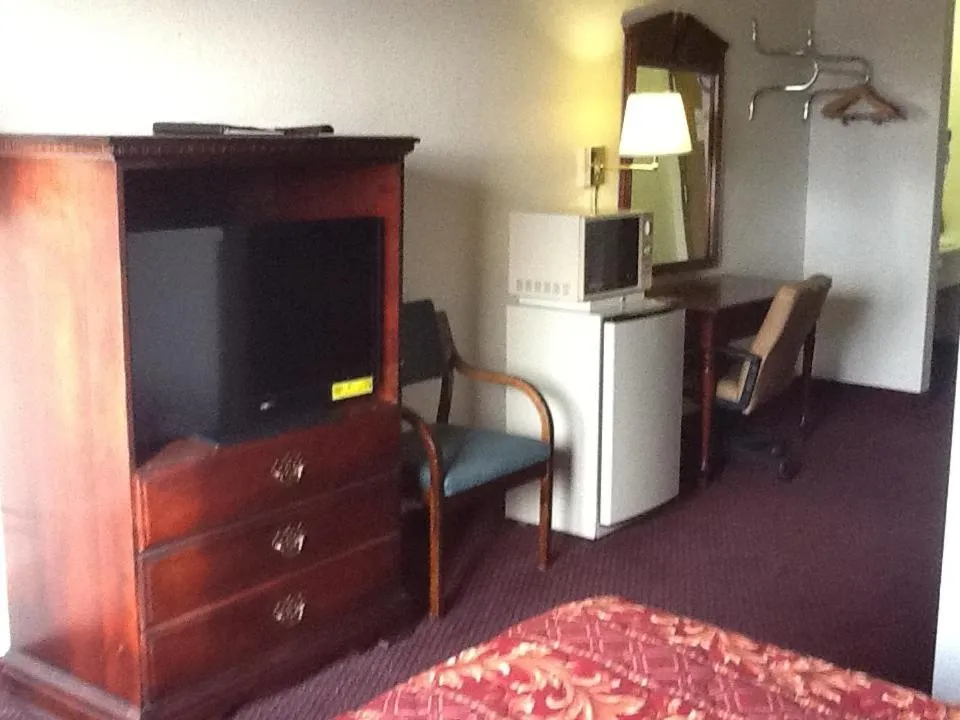 Super 8 by Wyndham Kennett