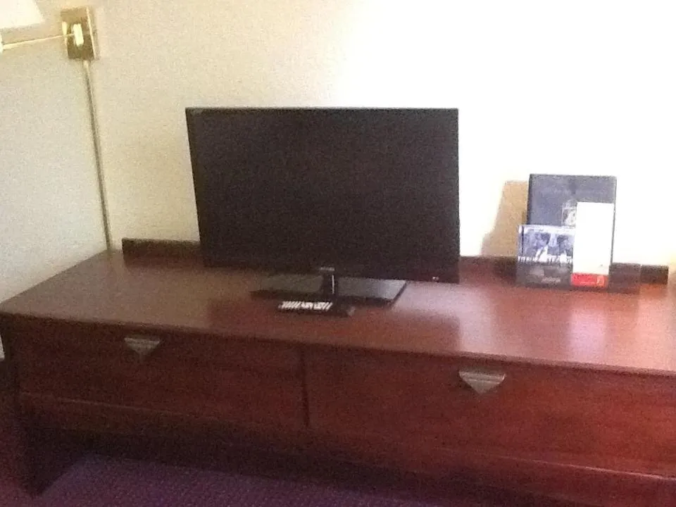 Super 8 by Wyndham Kennett