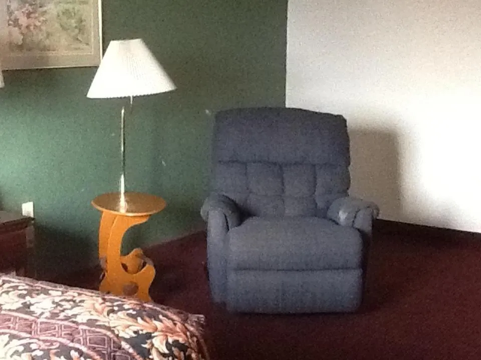 Super 8 by Wyndham Kennett