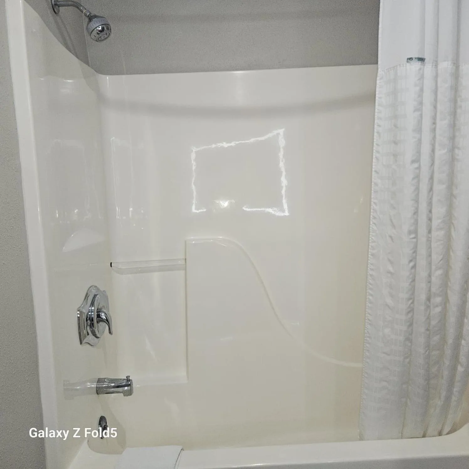 Bath in Days Inn by Wyndham Jefferson City
