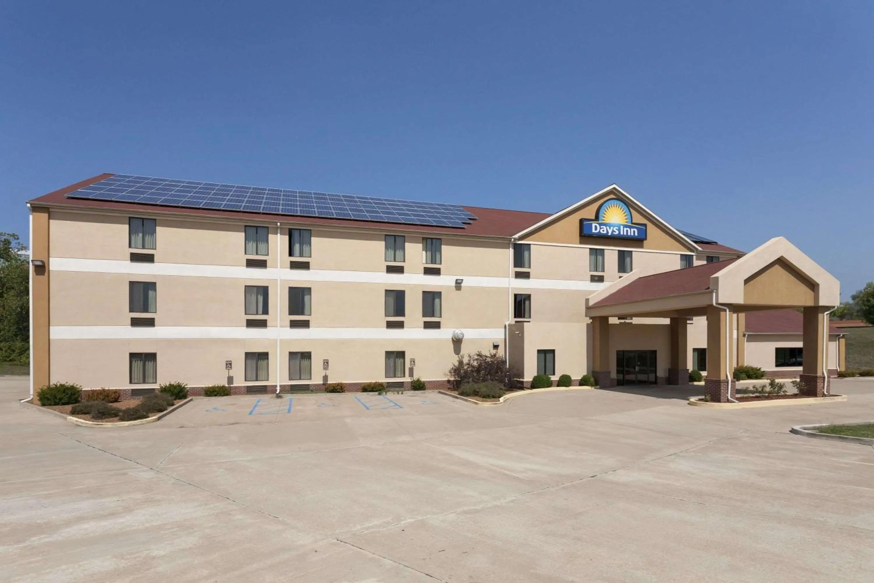 Property building in Days Inn by Wyndham Jefferson City