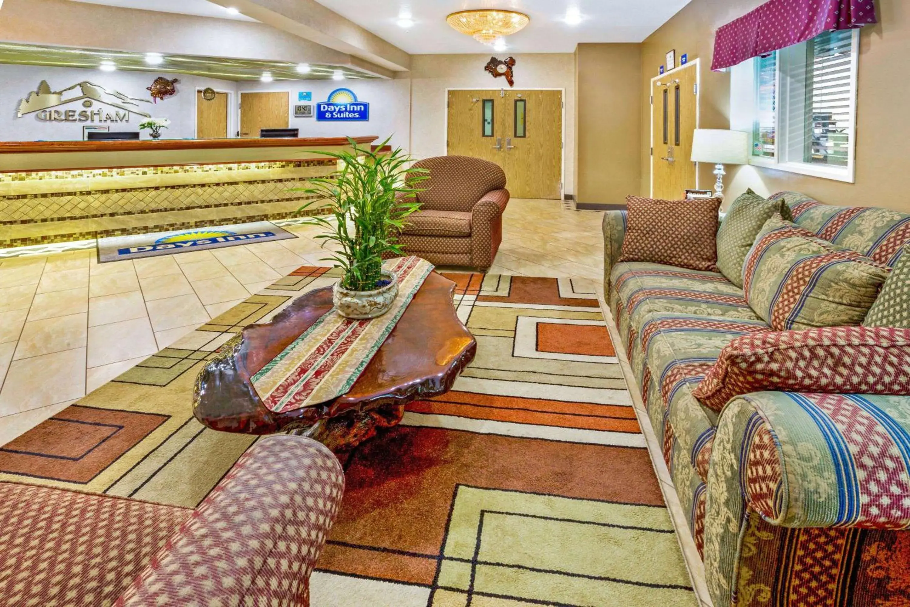 Lobby or reception in Days Inn & Suites by Wyndham Gresham Lobby or reception in Days Inn & Suites by Wyndham Gresham