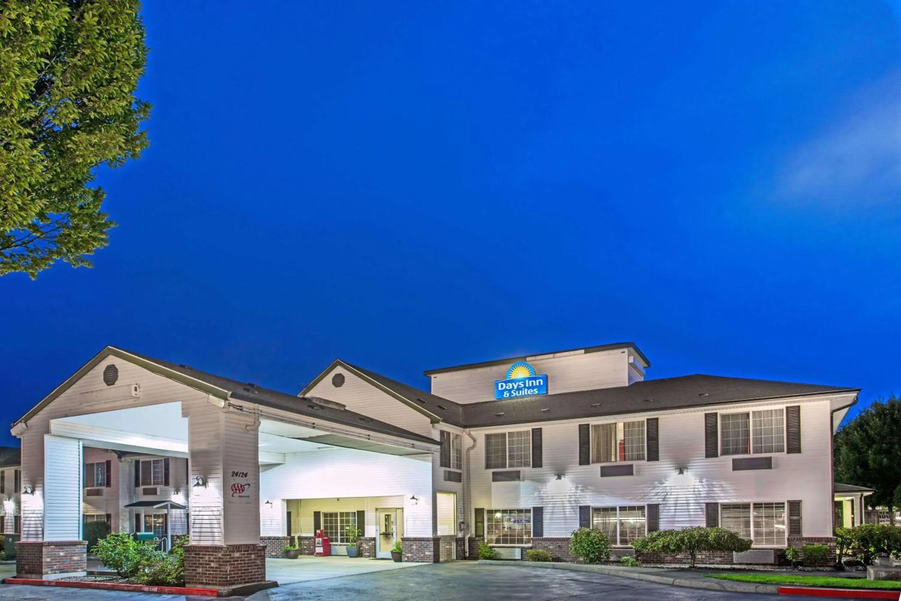 Property building in Days Inn & Suites by Wyndham Gresham Property building in Days Inn & Suites by Wyndham Gresham
