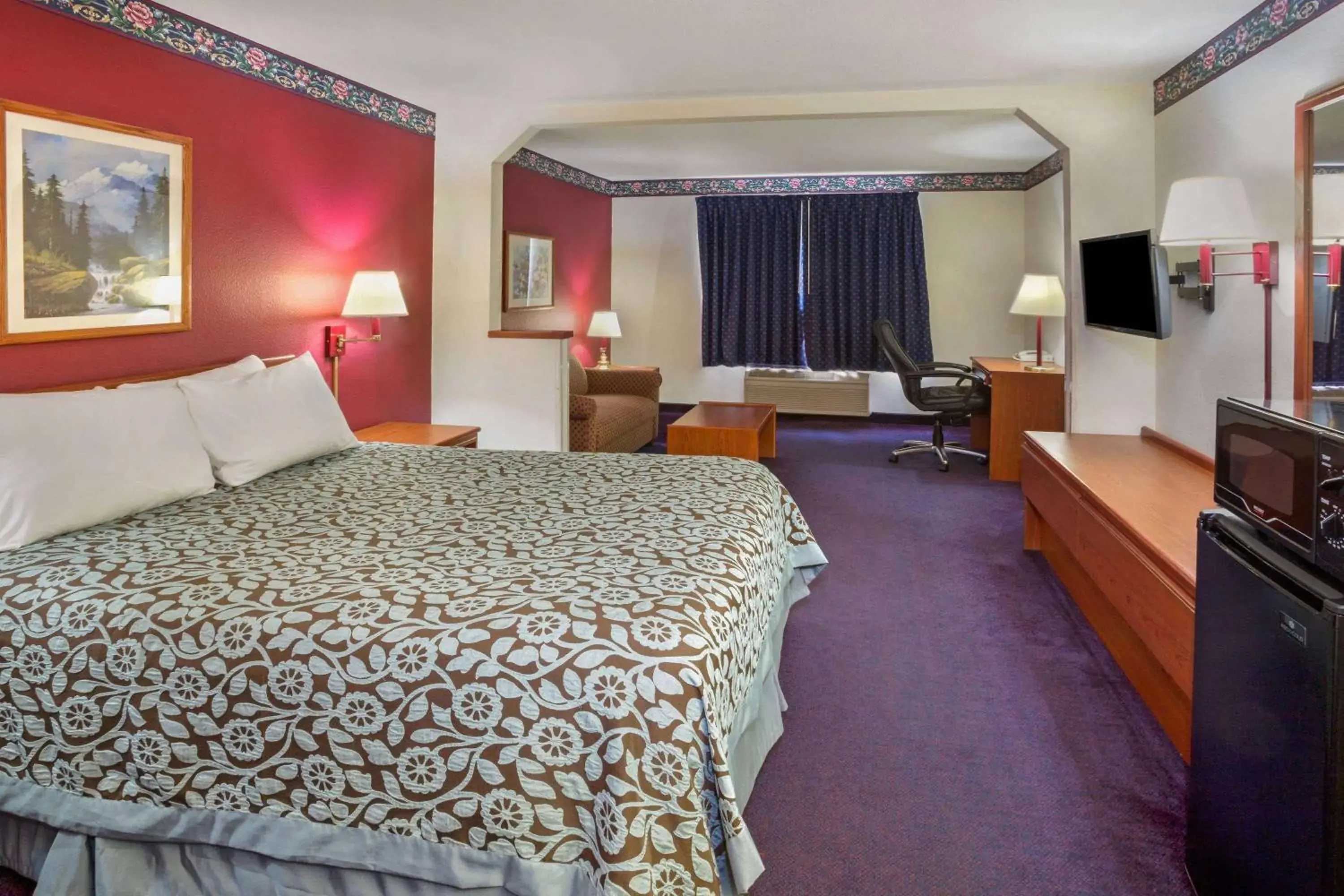 Photo of the whole room, Bed in Days Inn & Suites by Wyndham Gresham Photo of the whole room, Bed in Days Inn & Suites by Wyndham Gresham