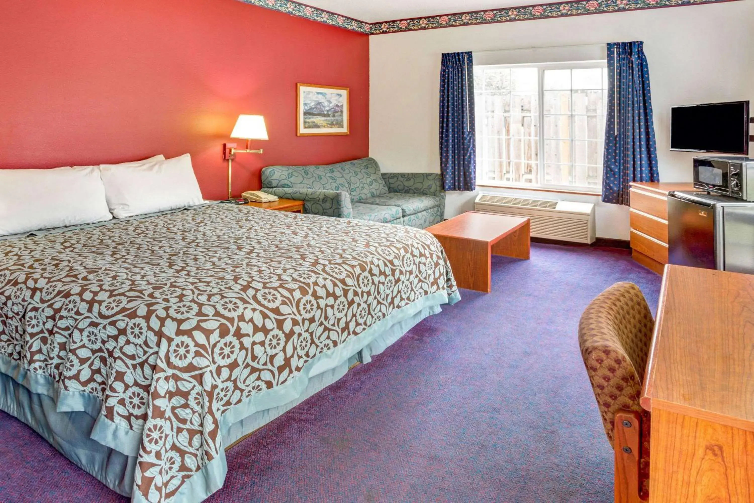 Photo of the whole room, Bed in Days Inn & Suites by Wyndham Gresham Photo of the whole room, Bed in Days Inn & Suites by Wyndham Gresham