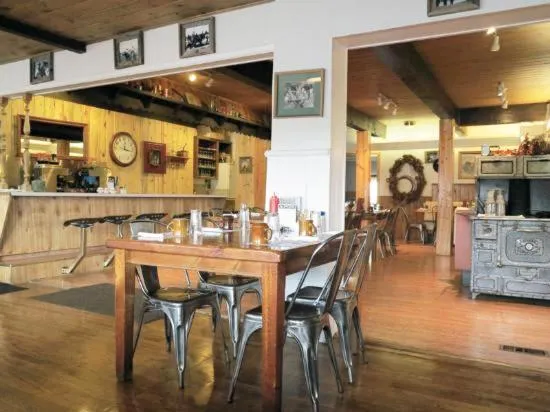 Restaurant/places to eat in Bryce Canyon Pines Lodge