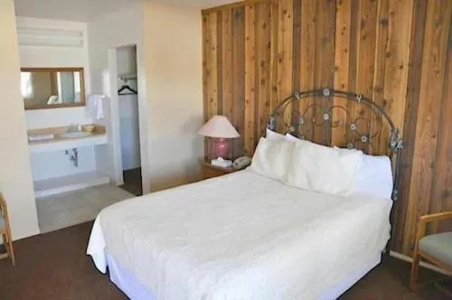 Bed in Bryce Canyon Pines Lodge