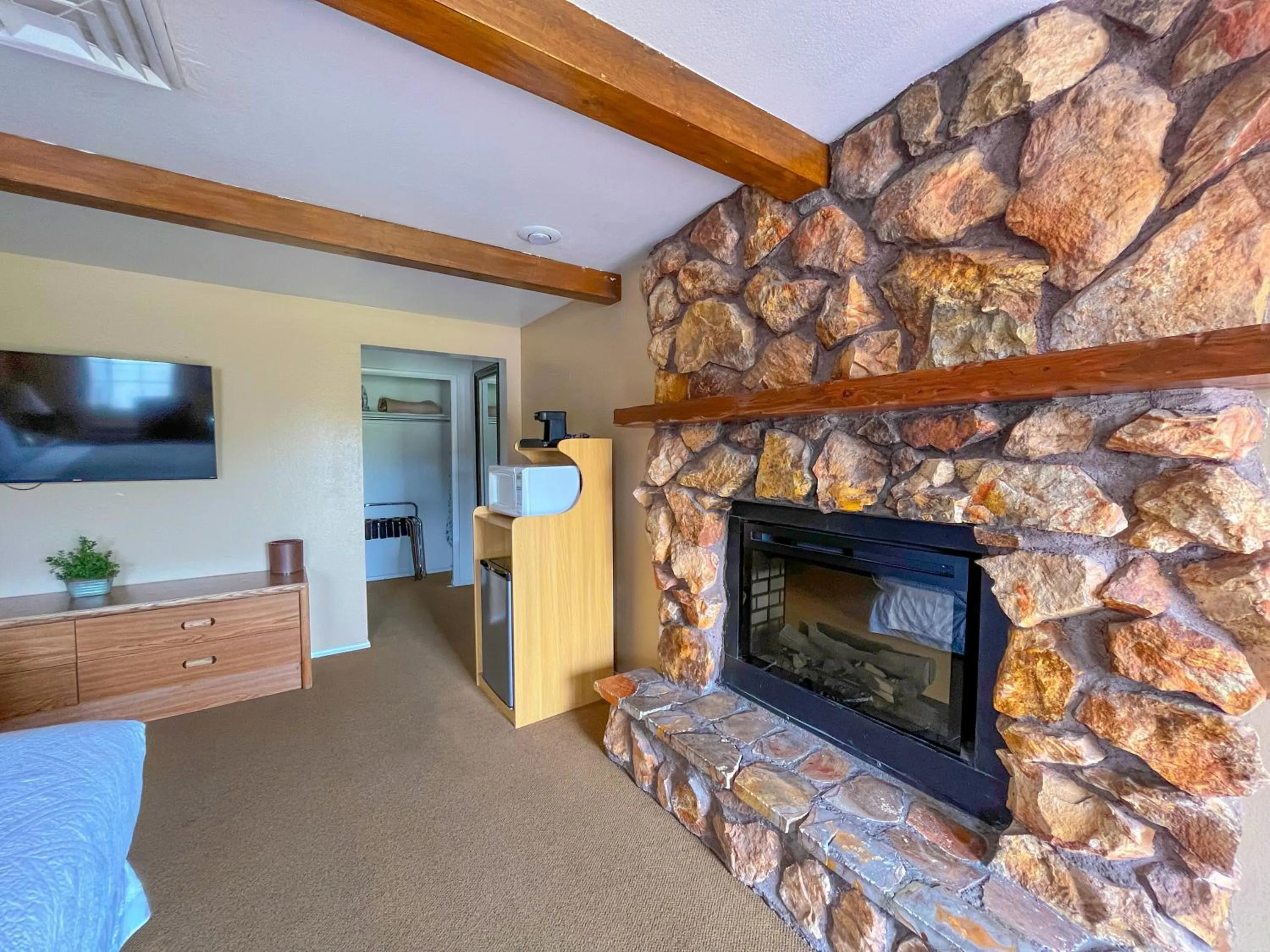 fireplace in Bryce Canyon Pines Lodge