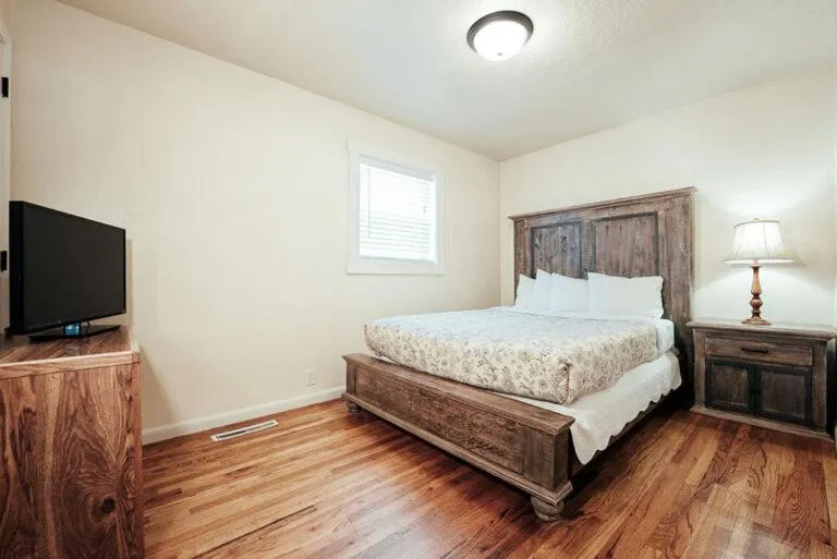 Bed in Bryce Canyon Pines Lodge