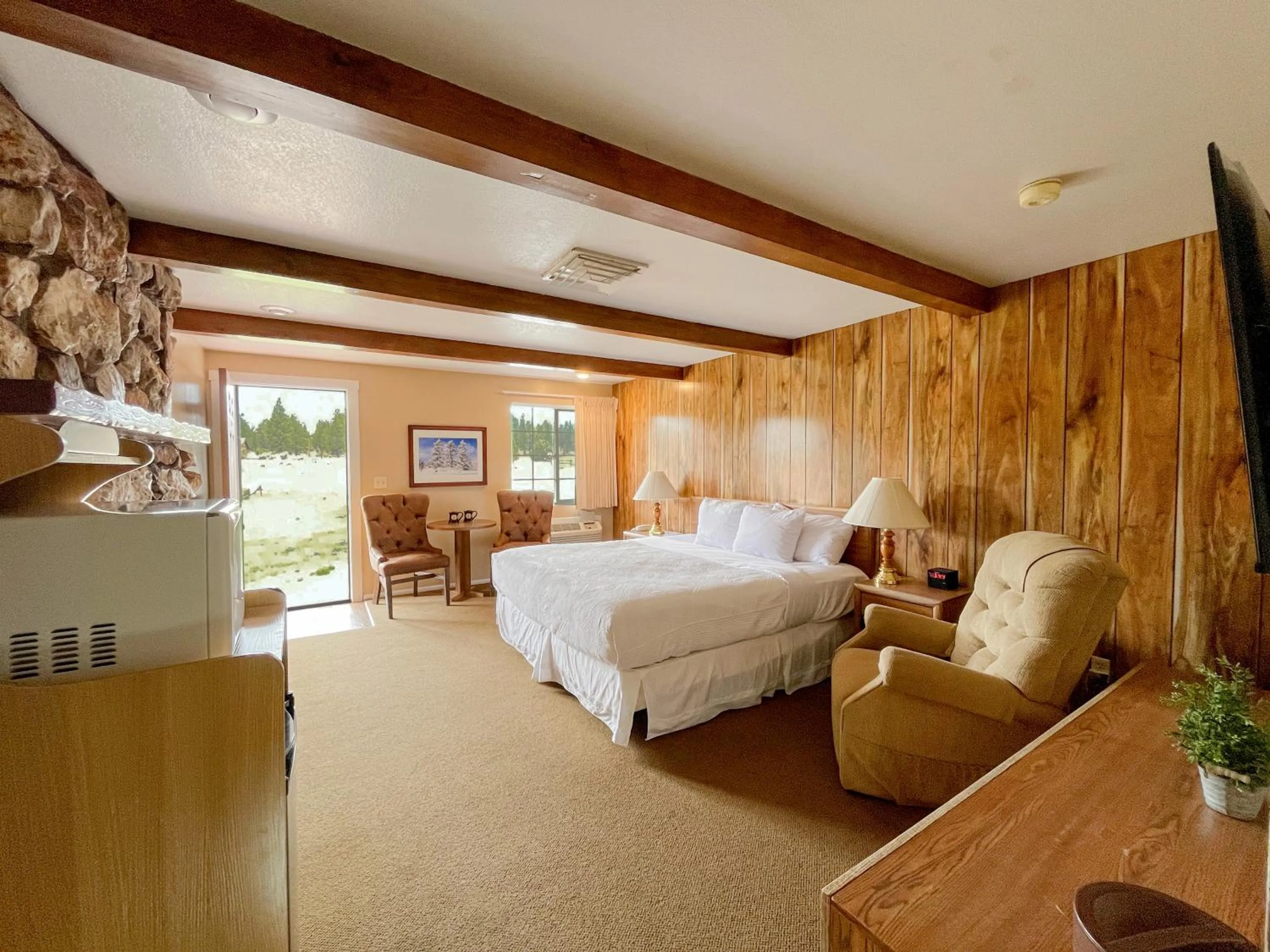 Bed in Bryce Canyon Pines Lodge