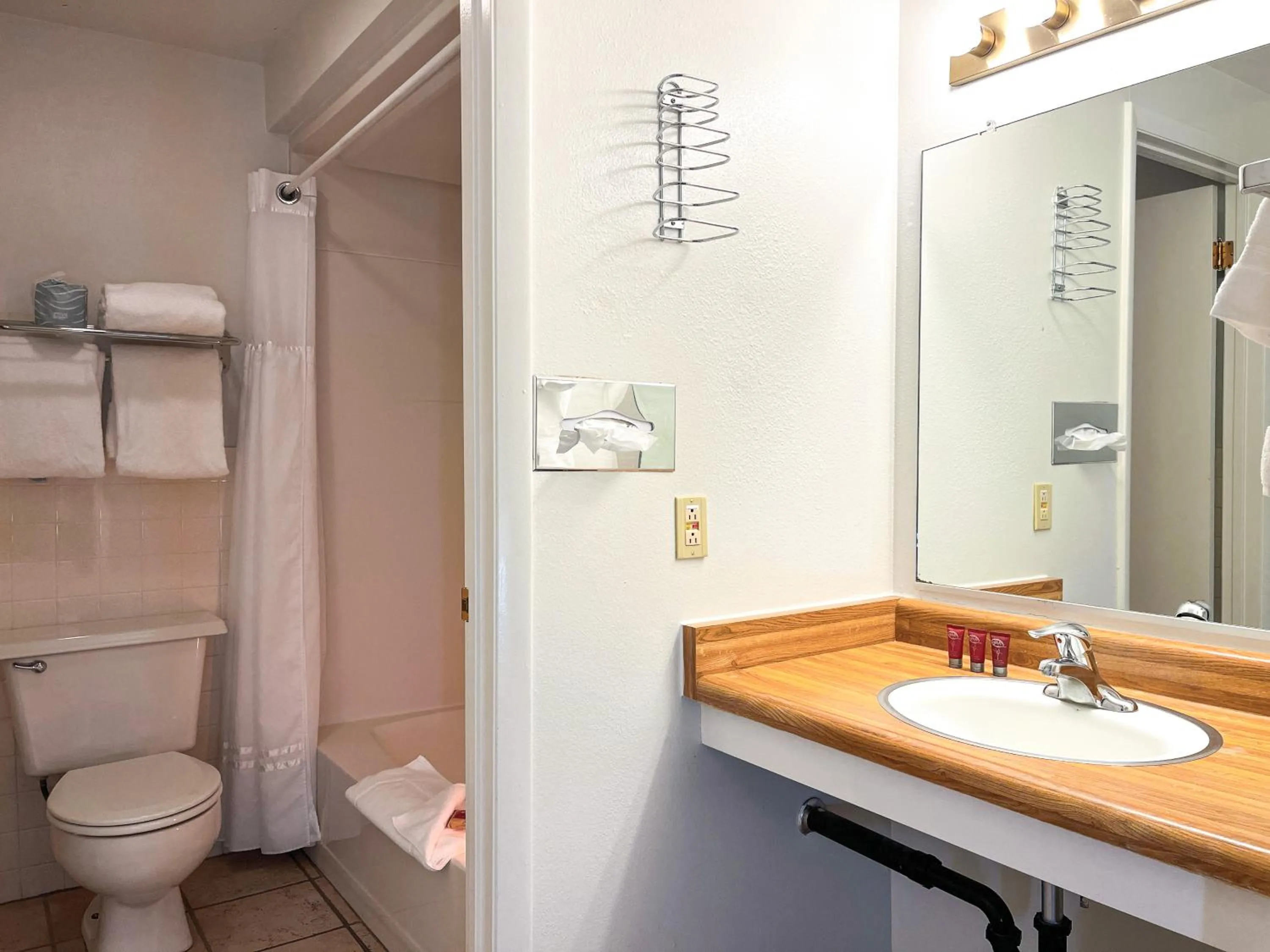 Bathroom in Bryce Canyon Pines Lodge