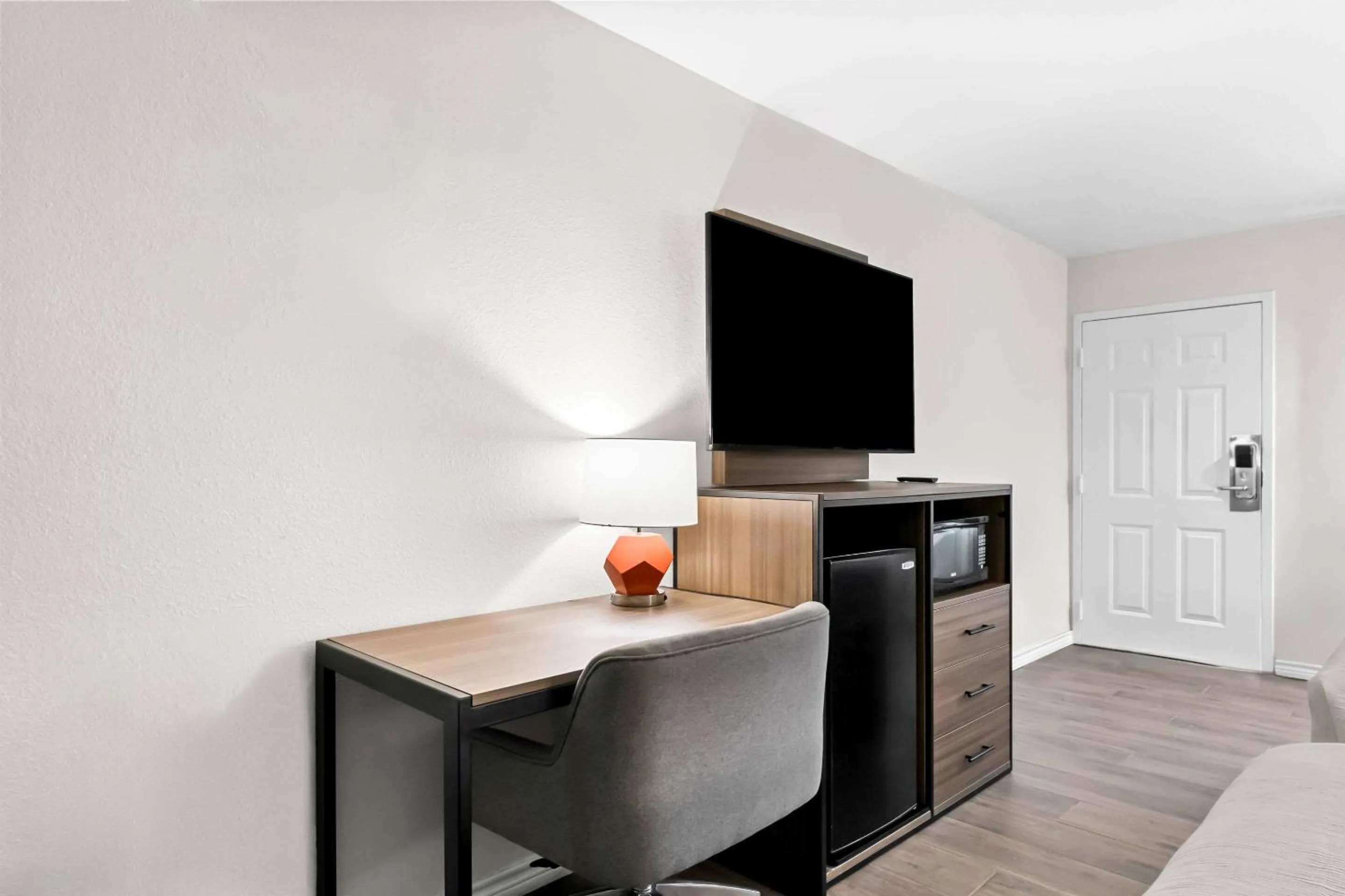 Bedroom in Quality Inn & Suites Port Lavaca near Lighthouse Beach