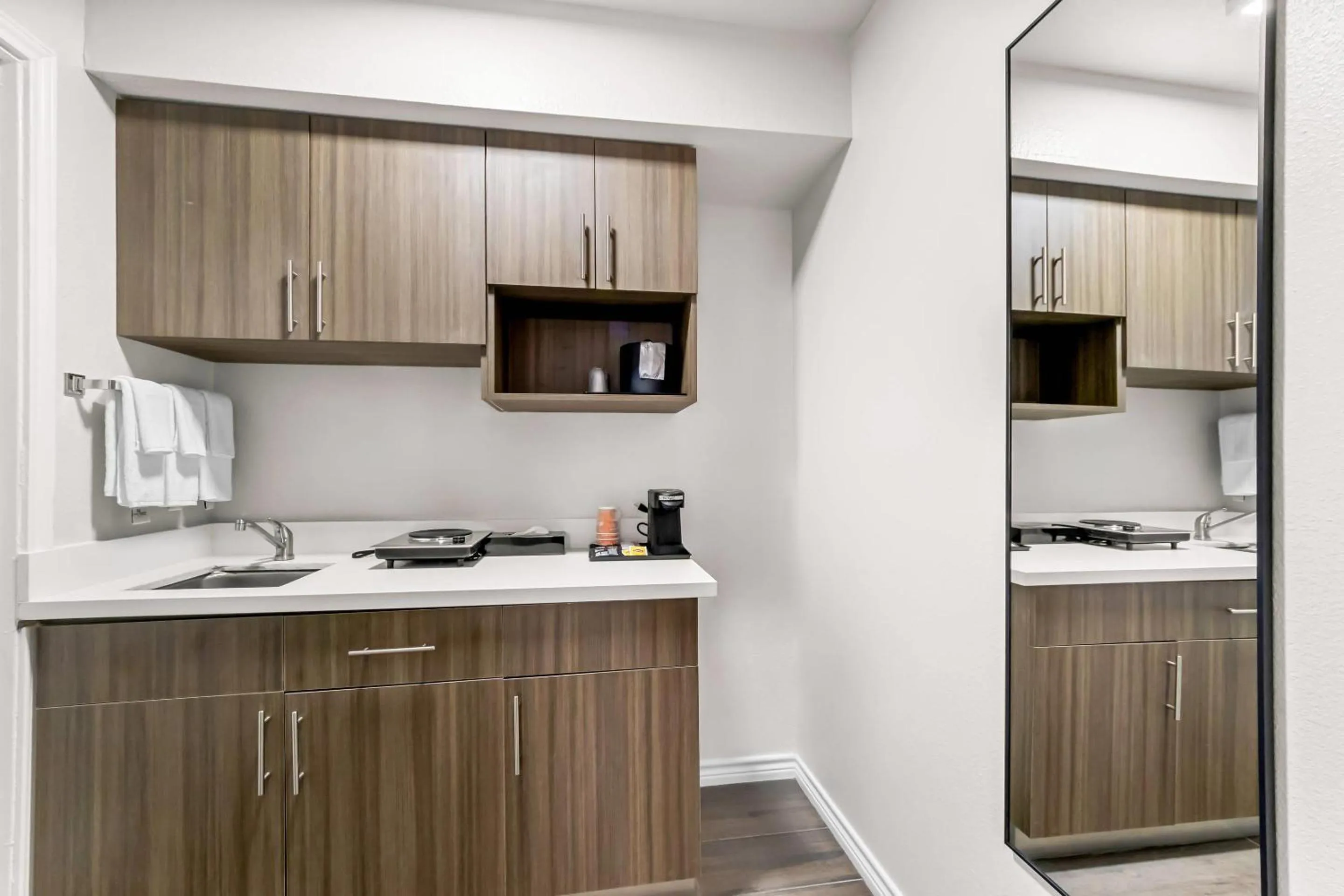 Bedroom in Quality Inn & Suites Port Lavaca near Lighthouse Beach