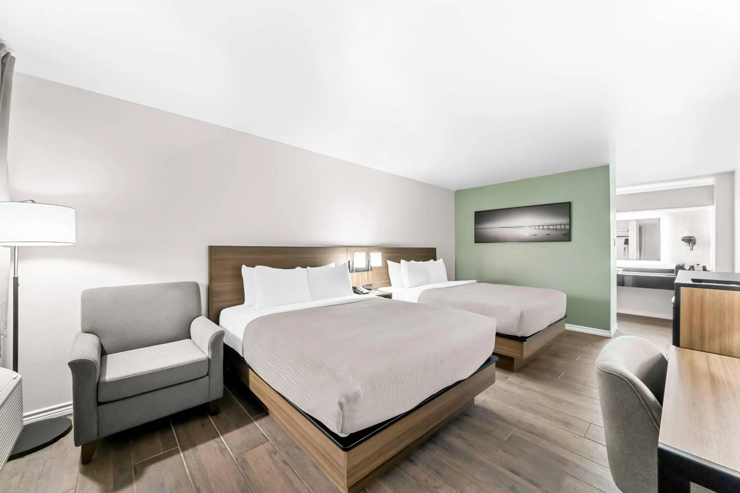 Bedroom, Bed in Quality Inn & Suites Port Lavaca near Lighthouse Beach