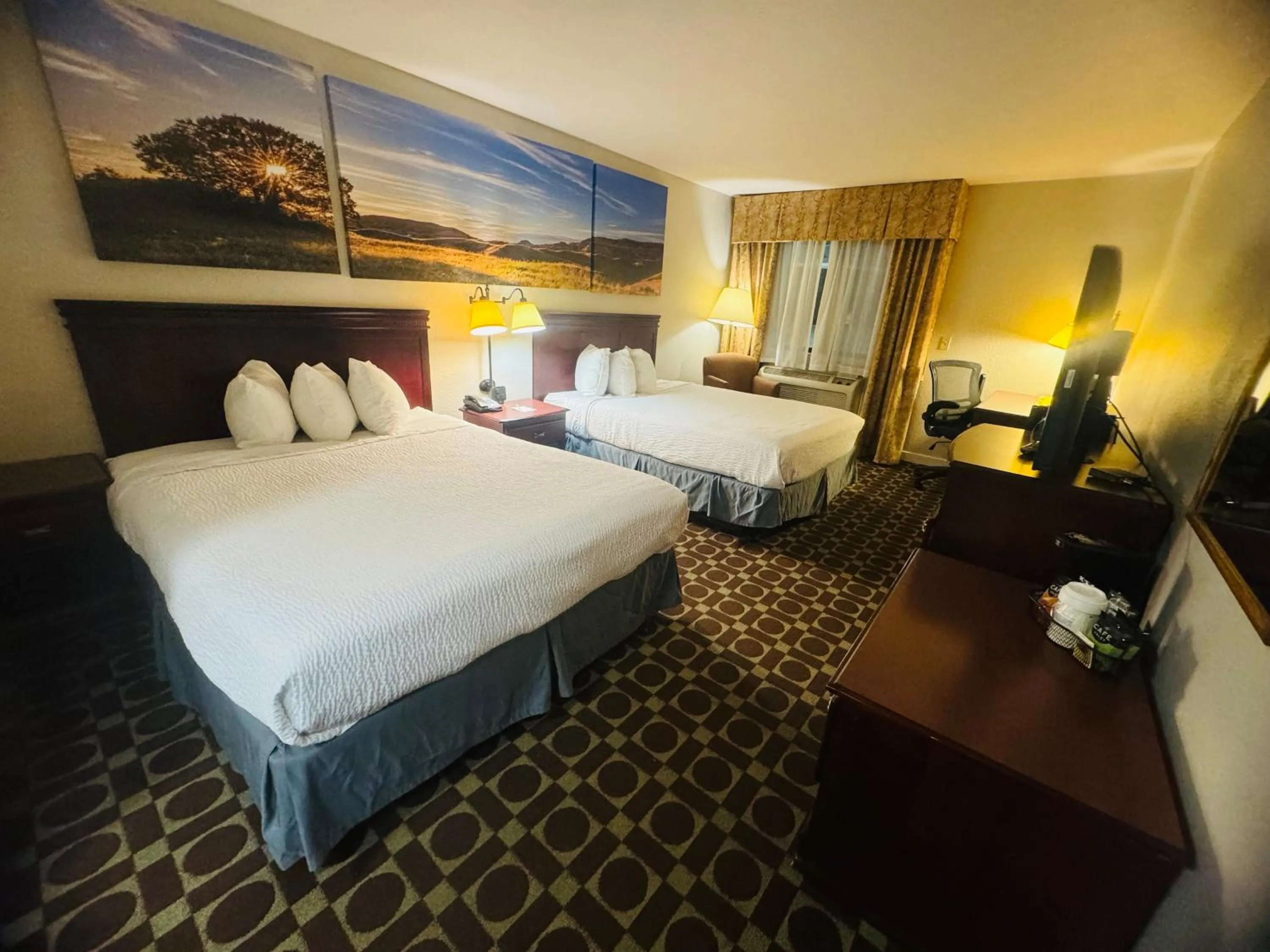 Photo of the whole room, Bed in Days Inn by Wyndham Sturgis