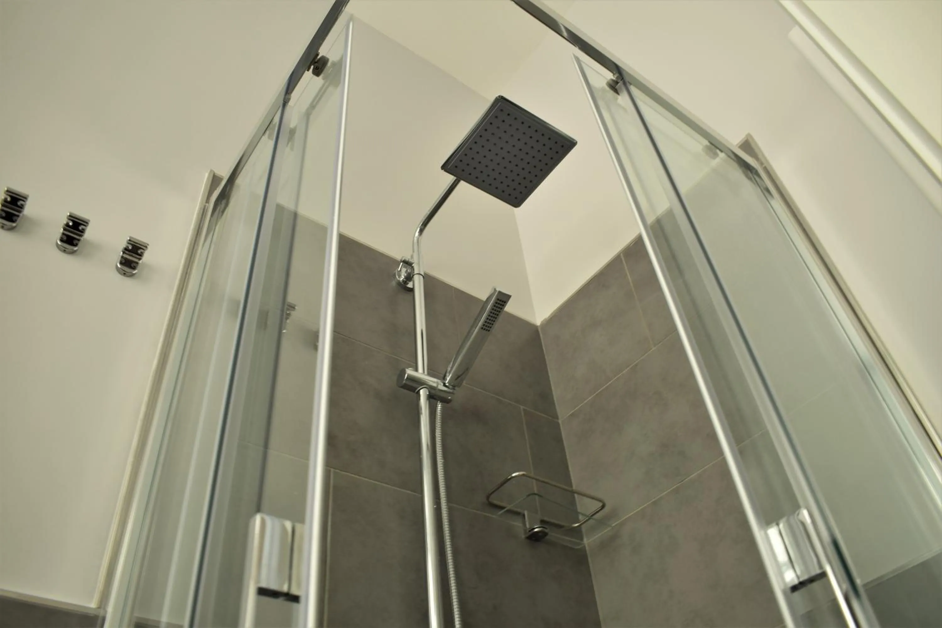 Shower in Terno su Napoli