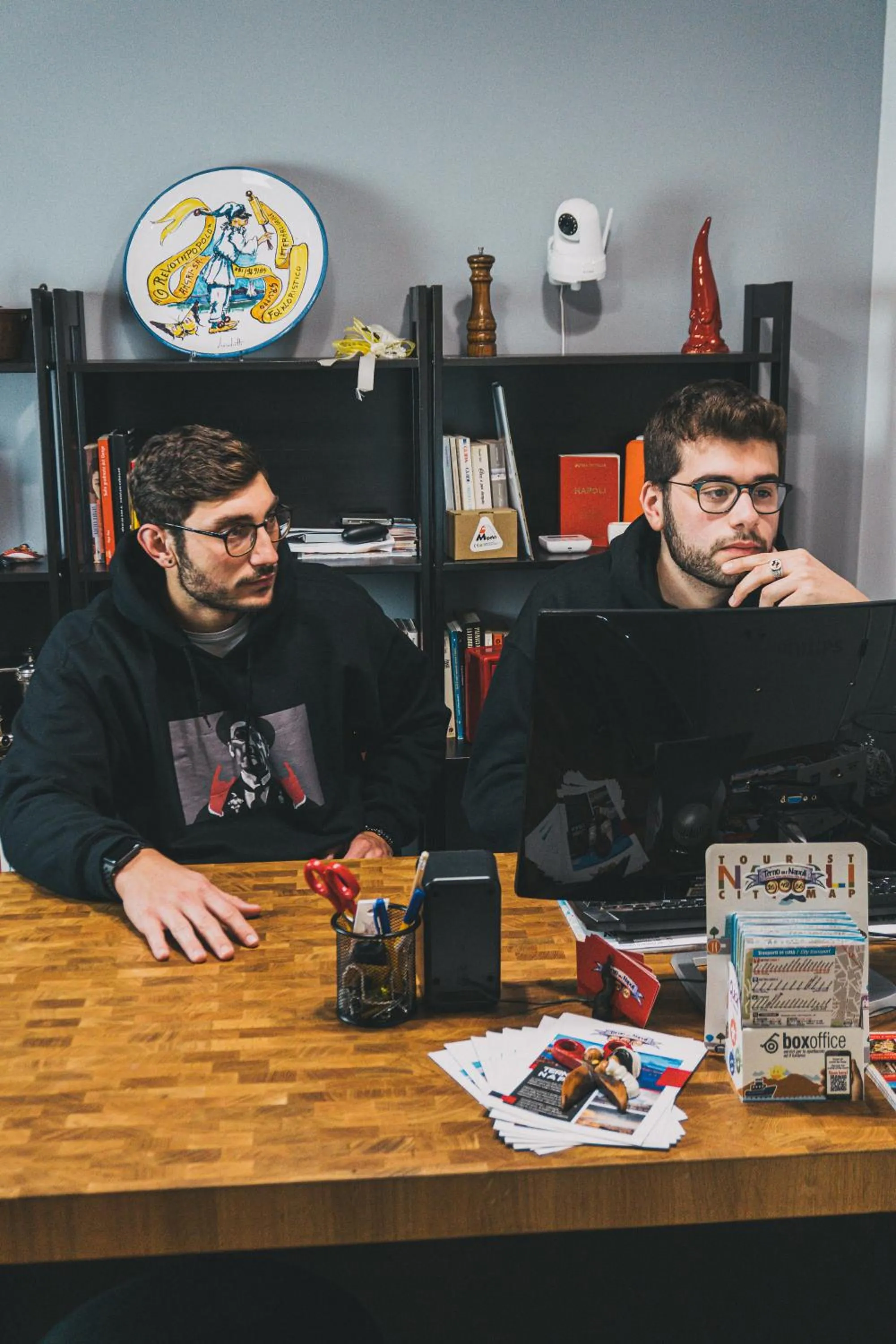 Staff in Terno su Napoli