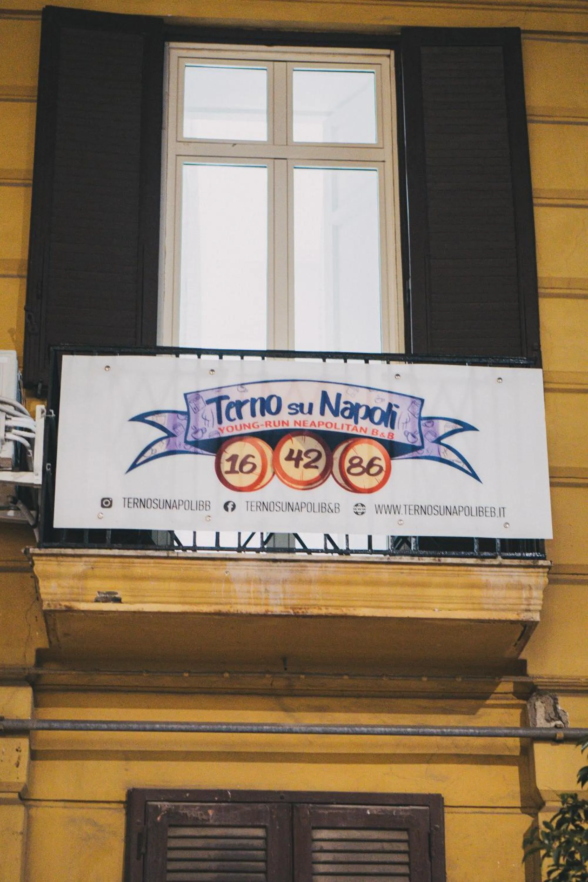 Property logo or sign in Terno su Napoli
