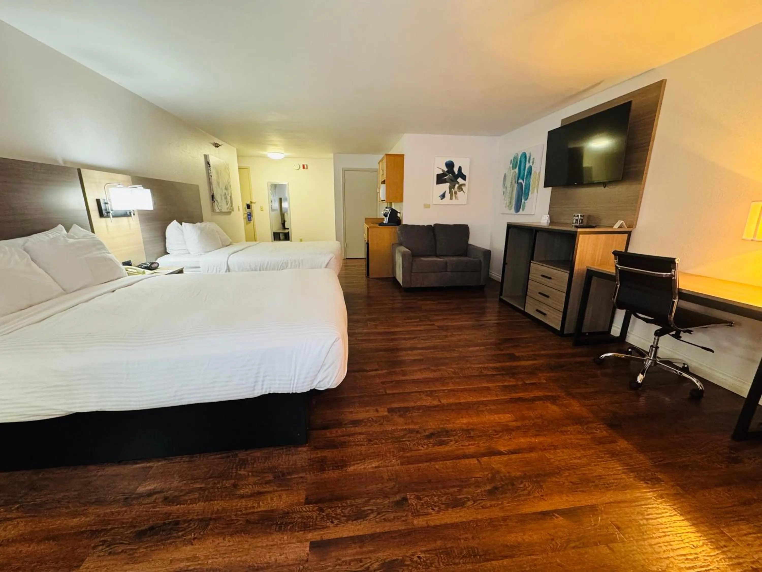 Bed in Best Western Sault Ste. Marie