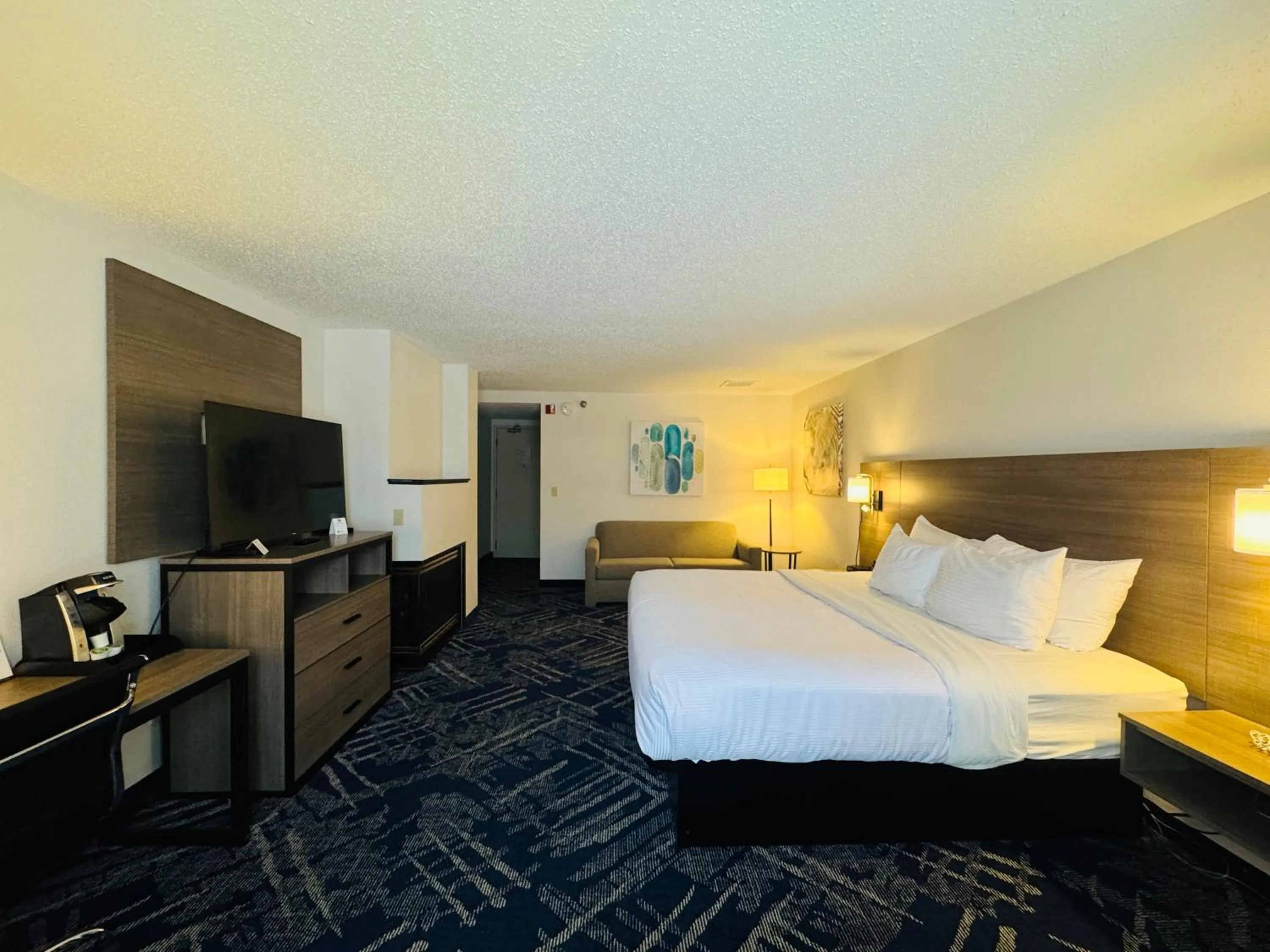 Bed in Best Western Sault Ste. Marie