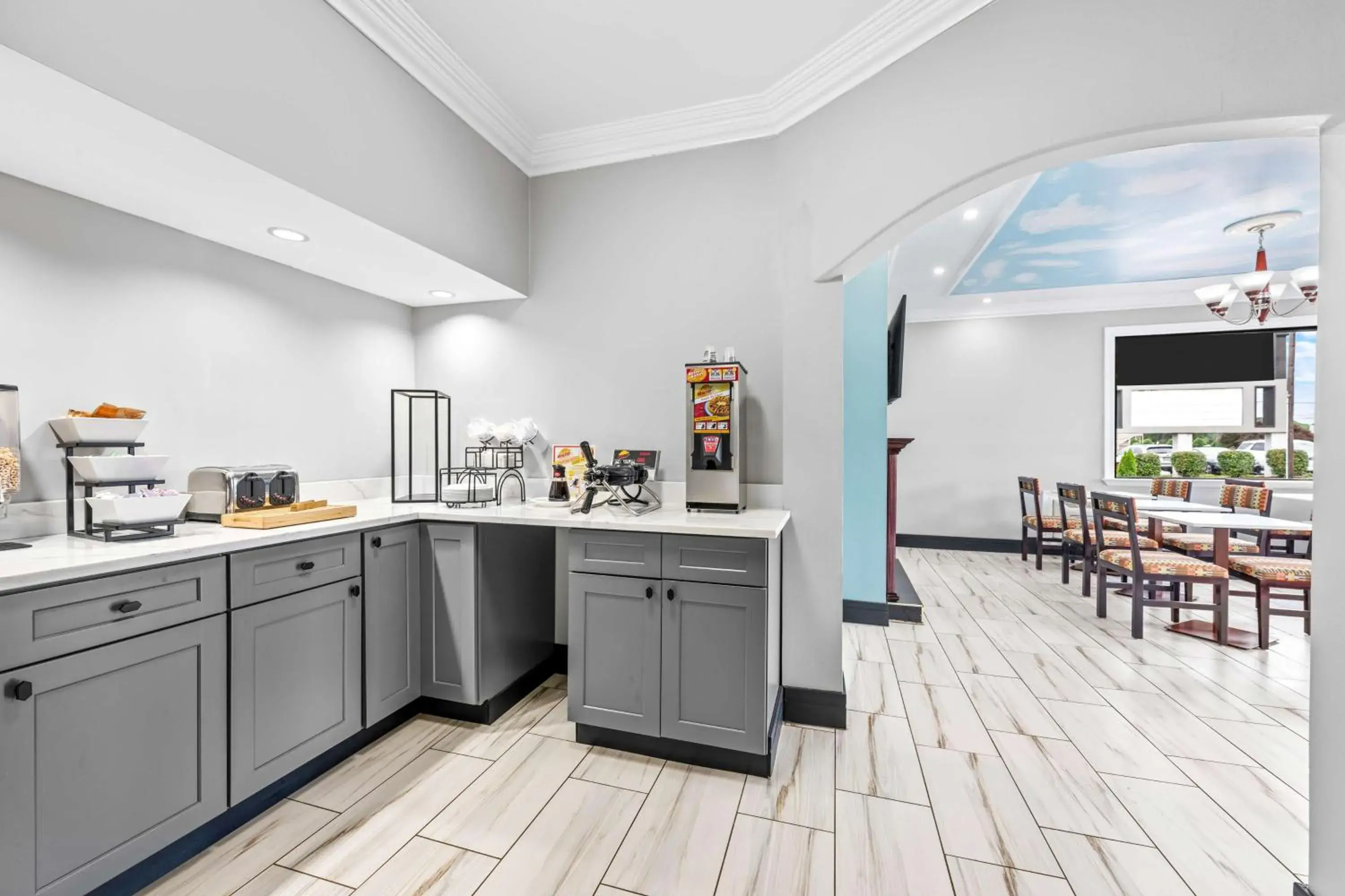 Breakfast in SureStay by Best Western Huntsville University Area Breakfast in SureStay by Best Western Huntsville University Area