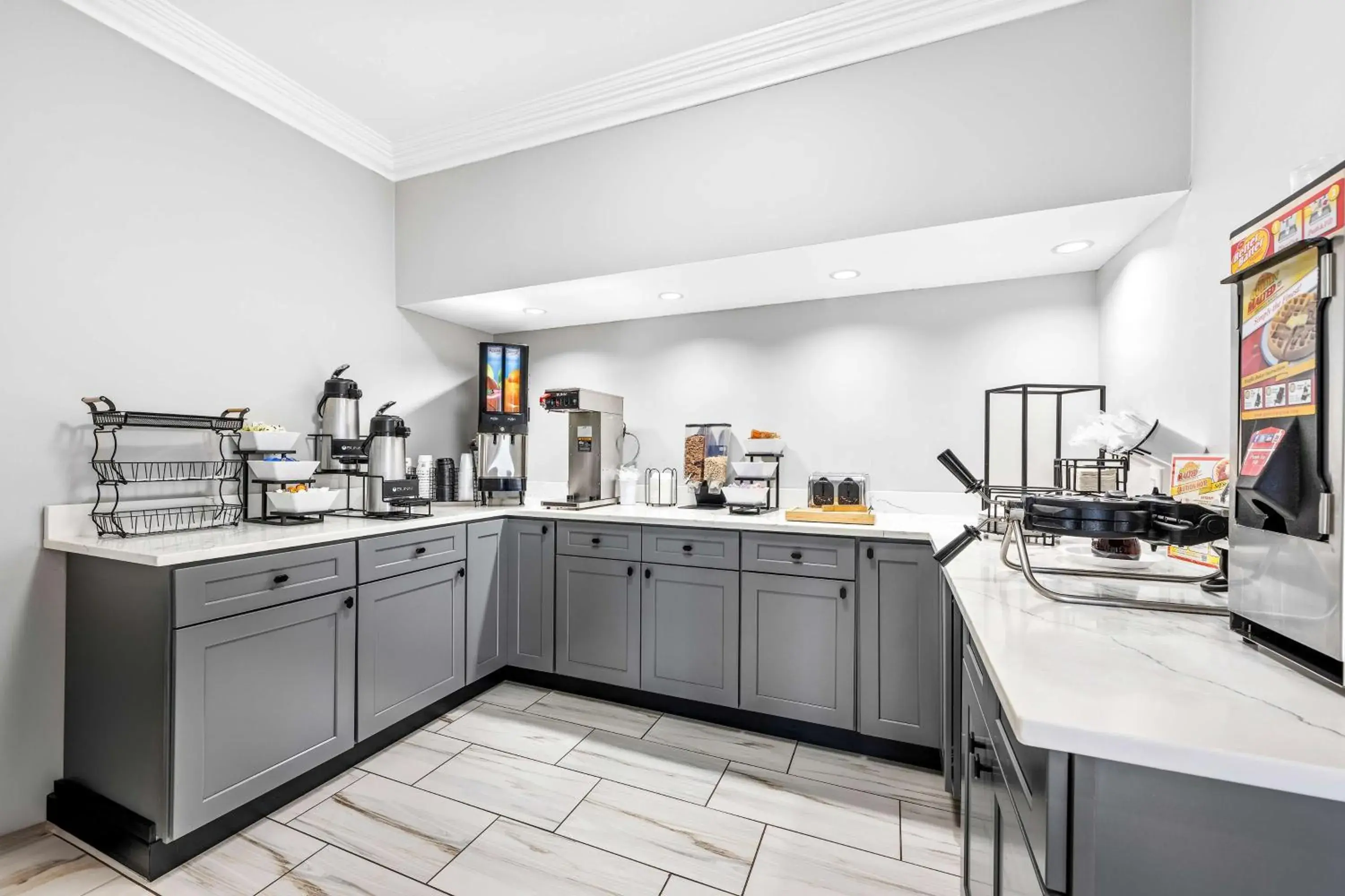 Breakfast in SureStay by Best Western Huntsville University Area Breakfast in SureStay by Best Western Huntsville University Area