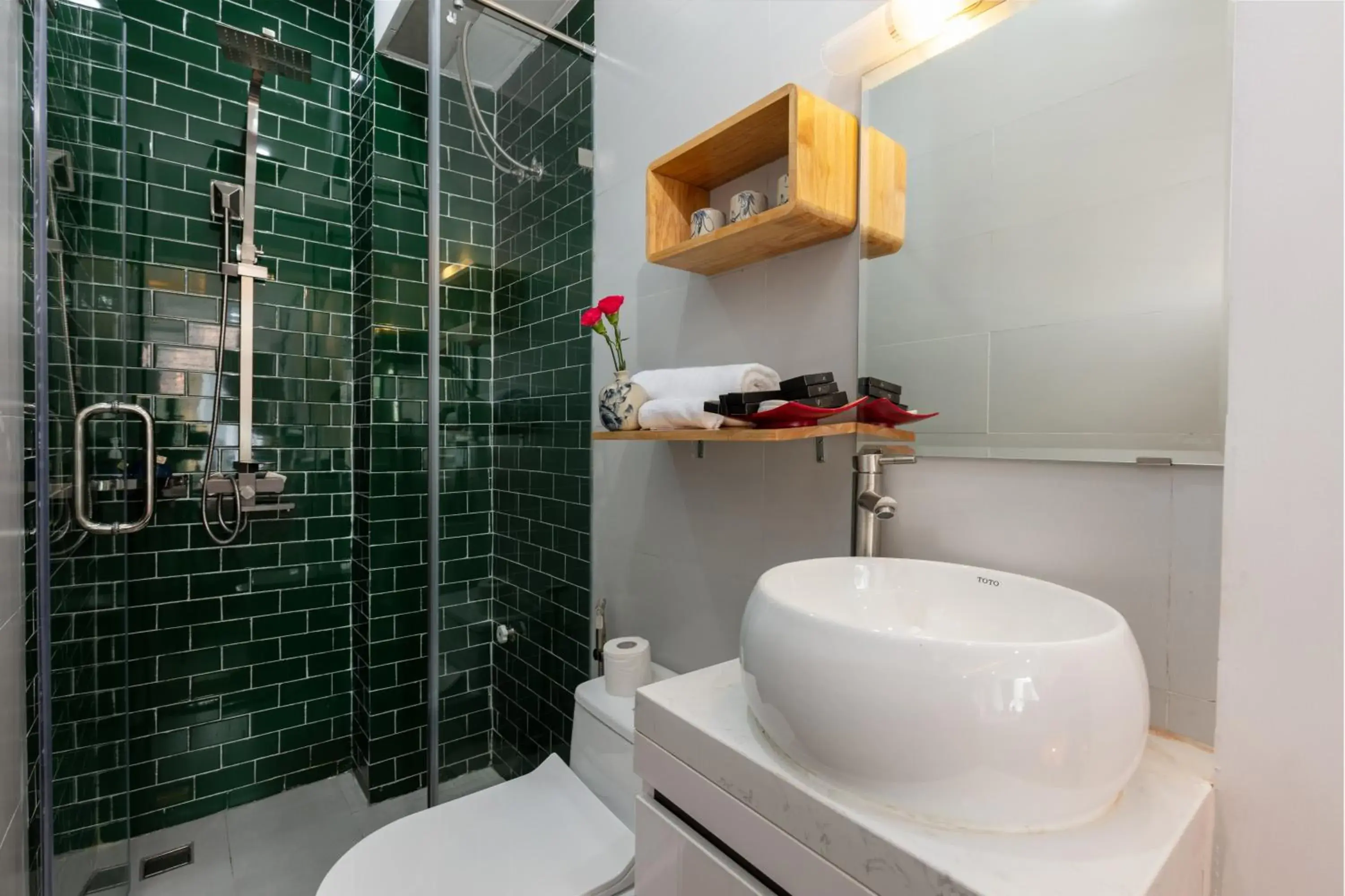 Bathroom in Hanoi Center Silk Lullaby Hotel and Travel Bathroom in Hanoi Center Silk Lullaby Hotel and Travel