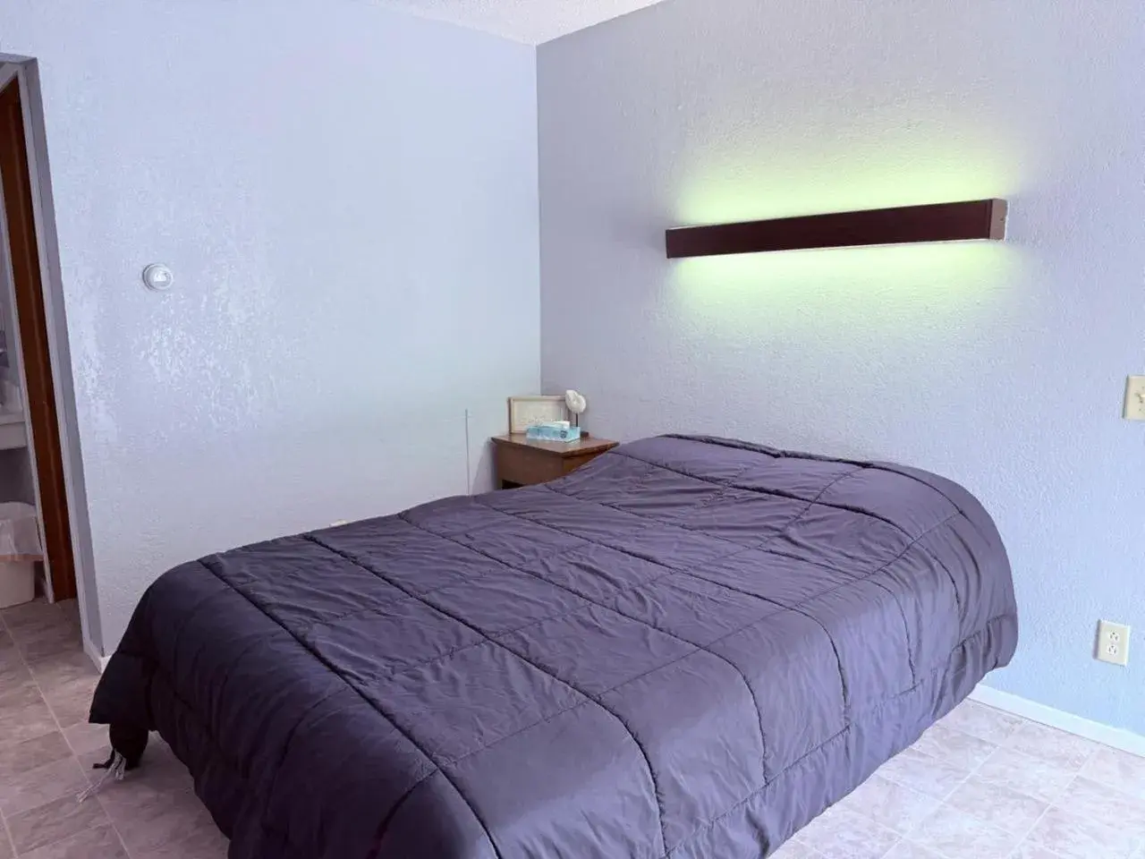 King Bed Non Smoking in Hotel O Castle Town Ida Grove Hwy 175 King Bed Non Smoking in Hotel O Castle Town Ida Grove Hwy 175