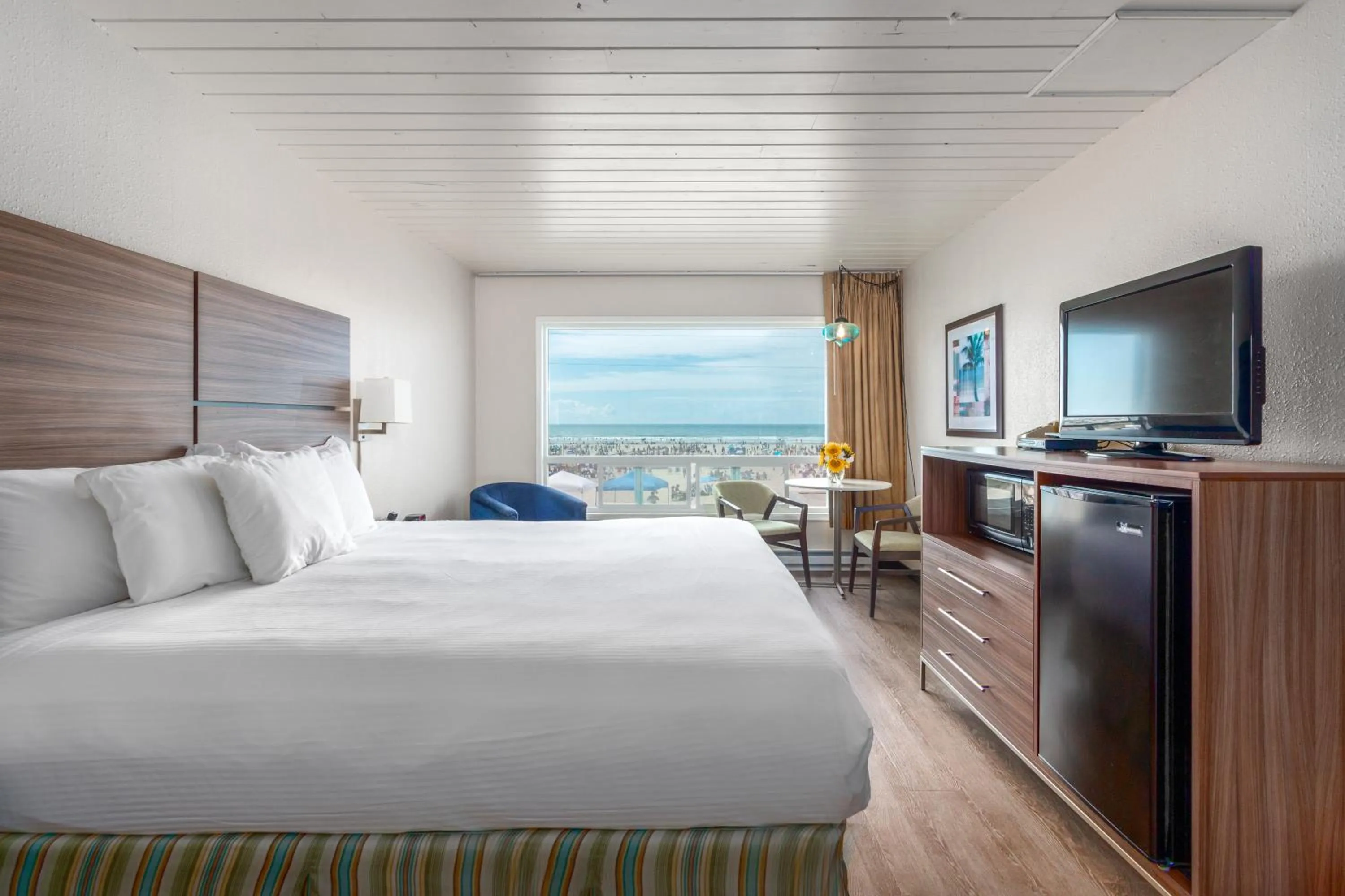 Bed in Seashore Inn on the Beach Seaside