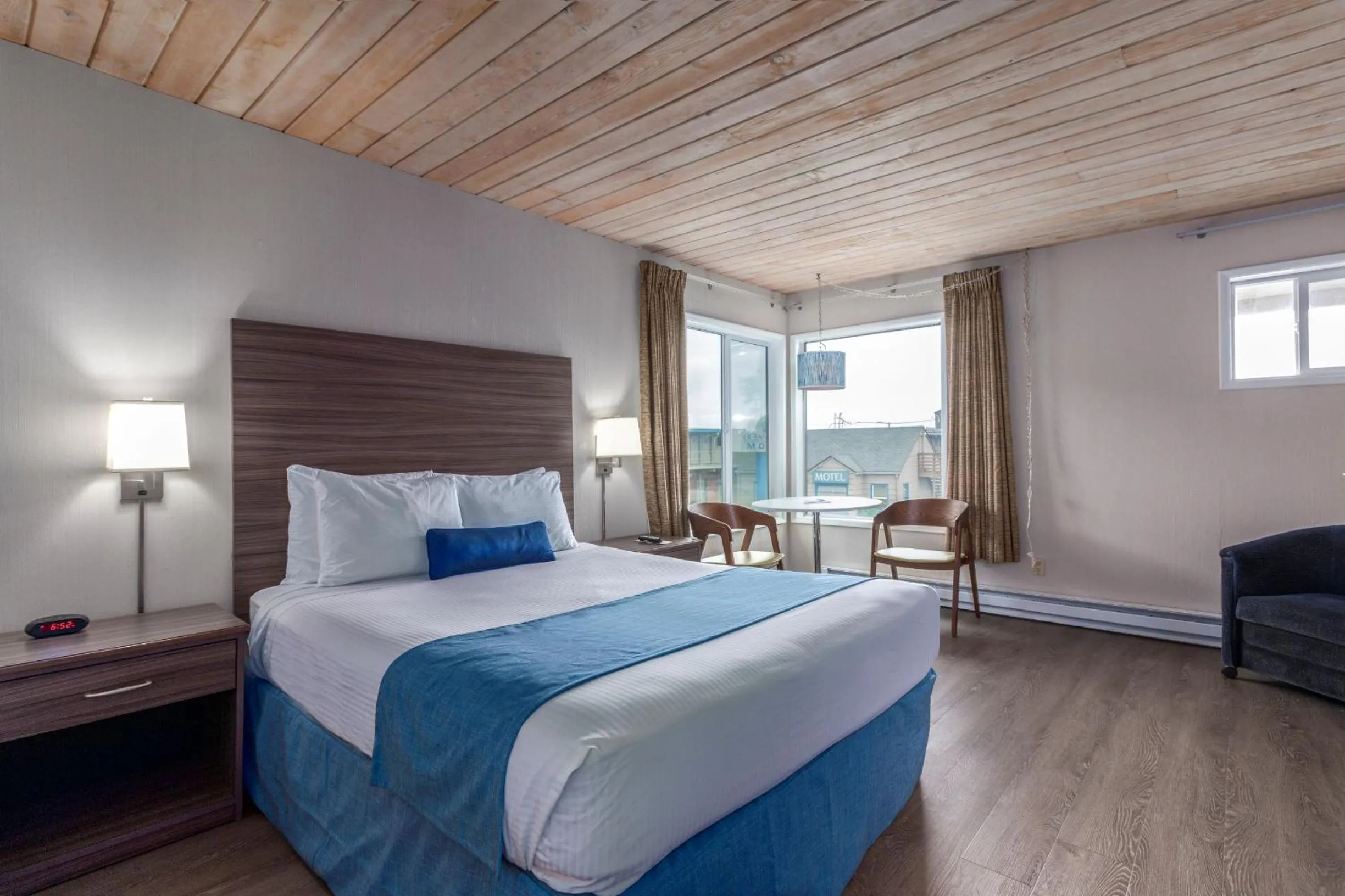 Bed in Seashore Inn on the Beach Seaside