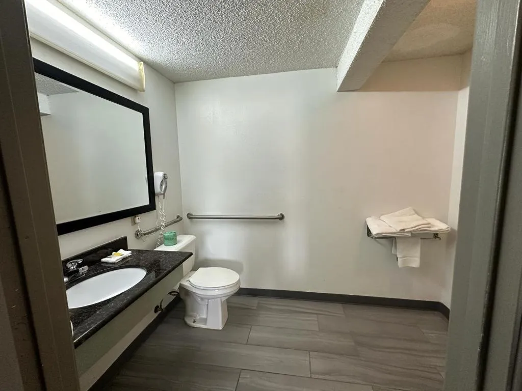 Quality Inn & Suites Decatur Priceville I-65