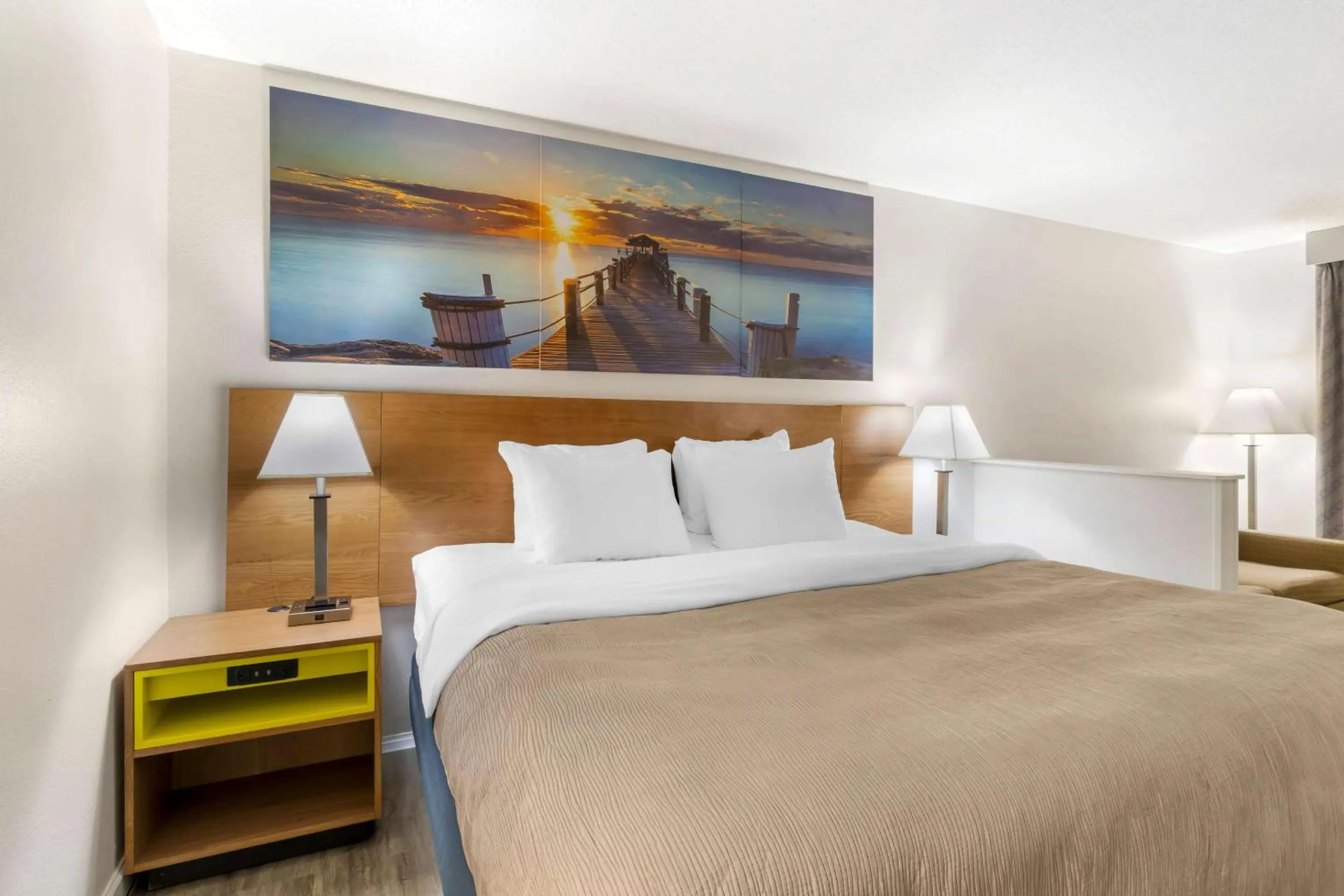 Bedroom, Bed in Quality Inn & Suites Decatur Priceville I-65