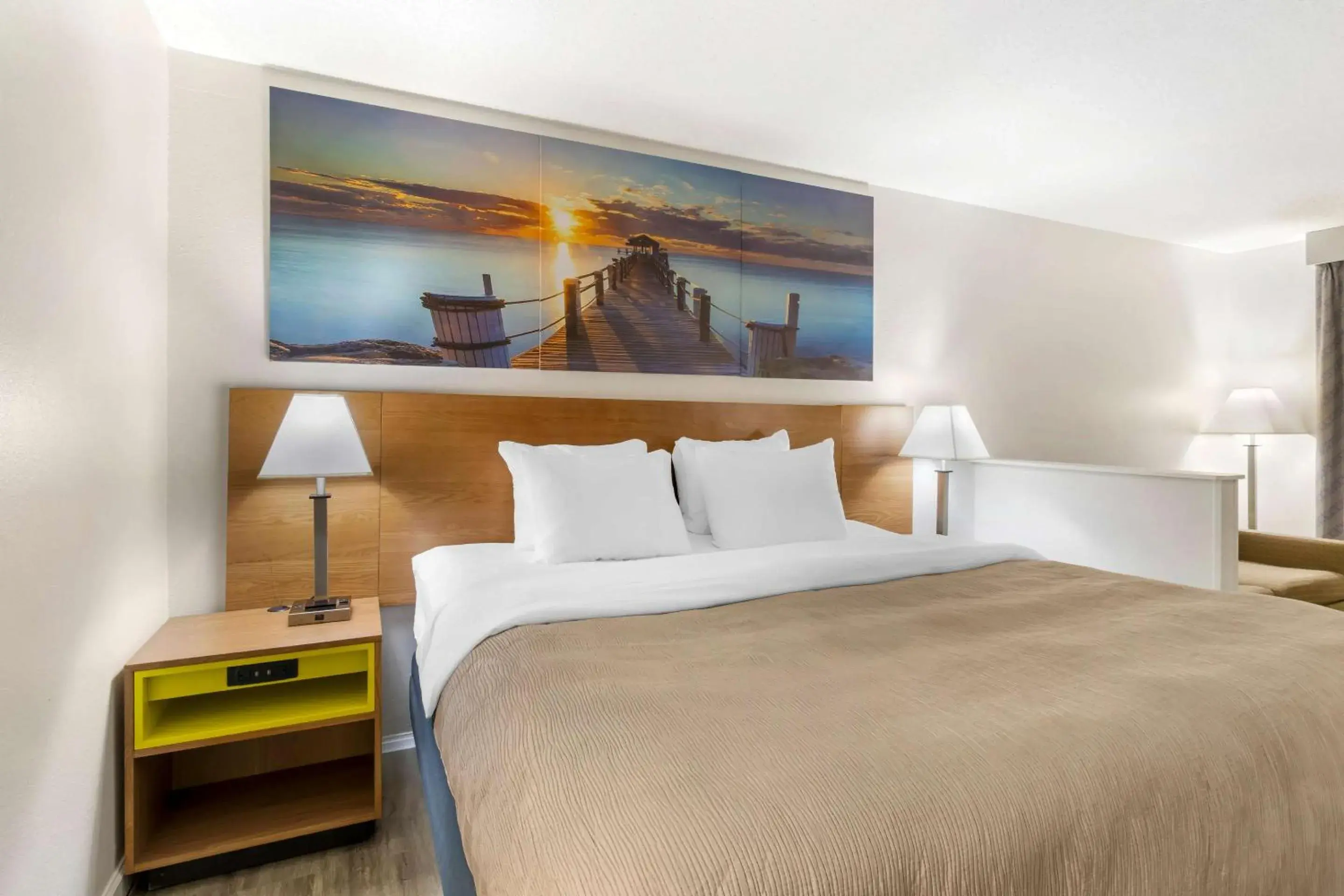 Bedroom, Bed in Quality Inn & Suites Decatur Priceville I-65 Bedroom, Bed in Quality Inn & Suites Decatur Priceville I-65