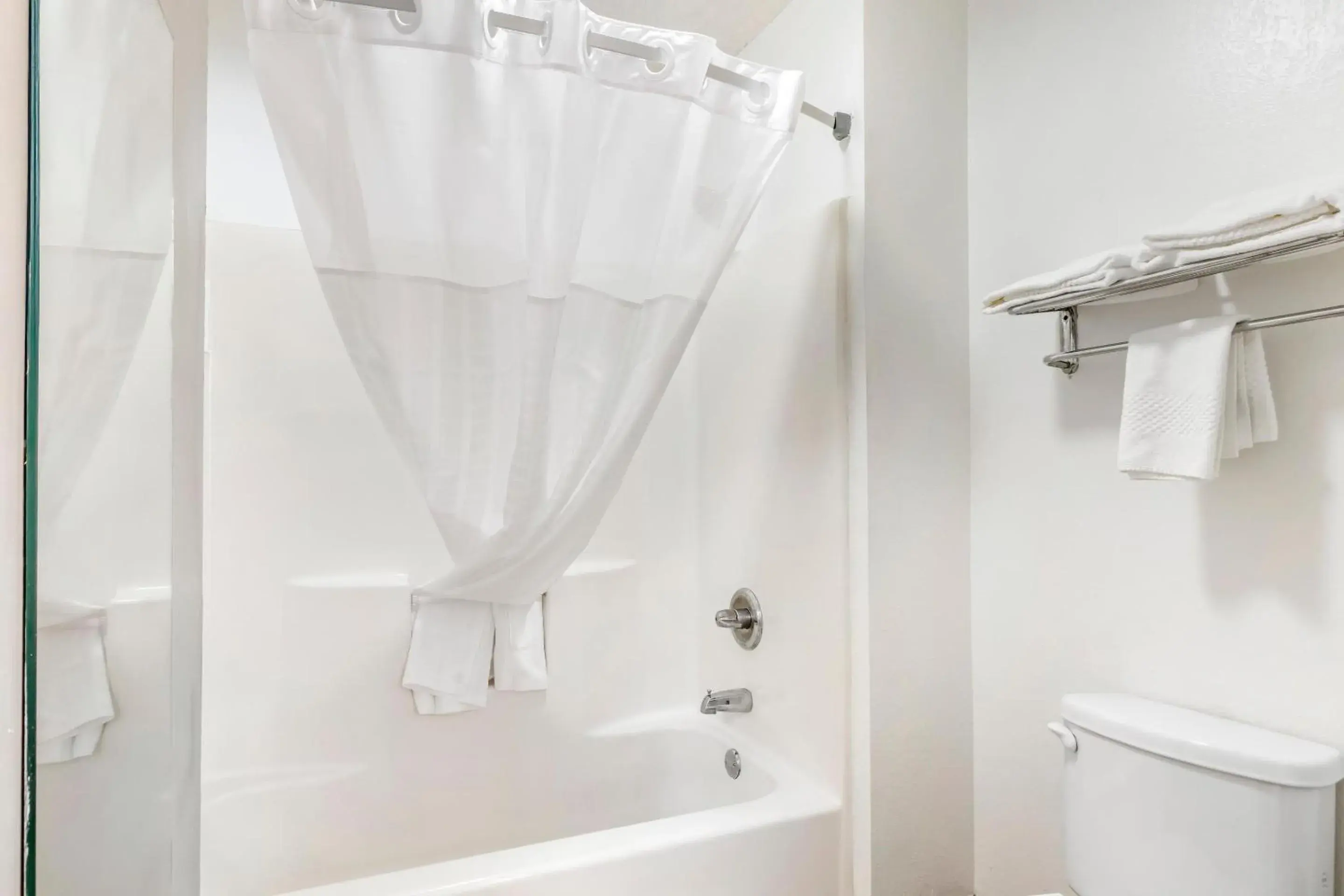 Bedroom in Quality Inn & Suites Decatur Priceville I-65 Bedroom in Quality Inn & Suites Decatur Priceville I-65