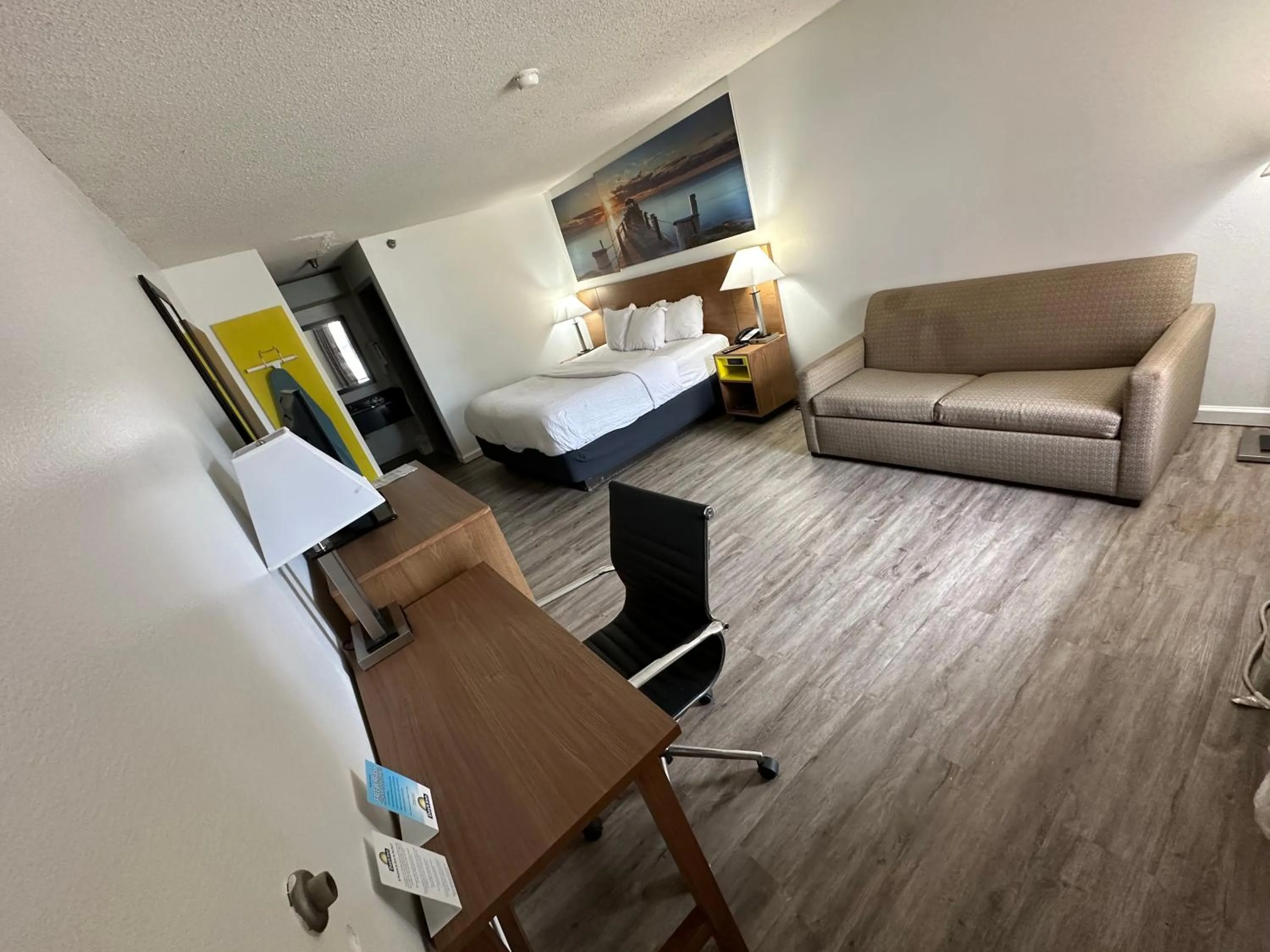 King Room - Non-Smoking in Quality Inn & Suites Decatur Priceville I-65