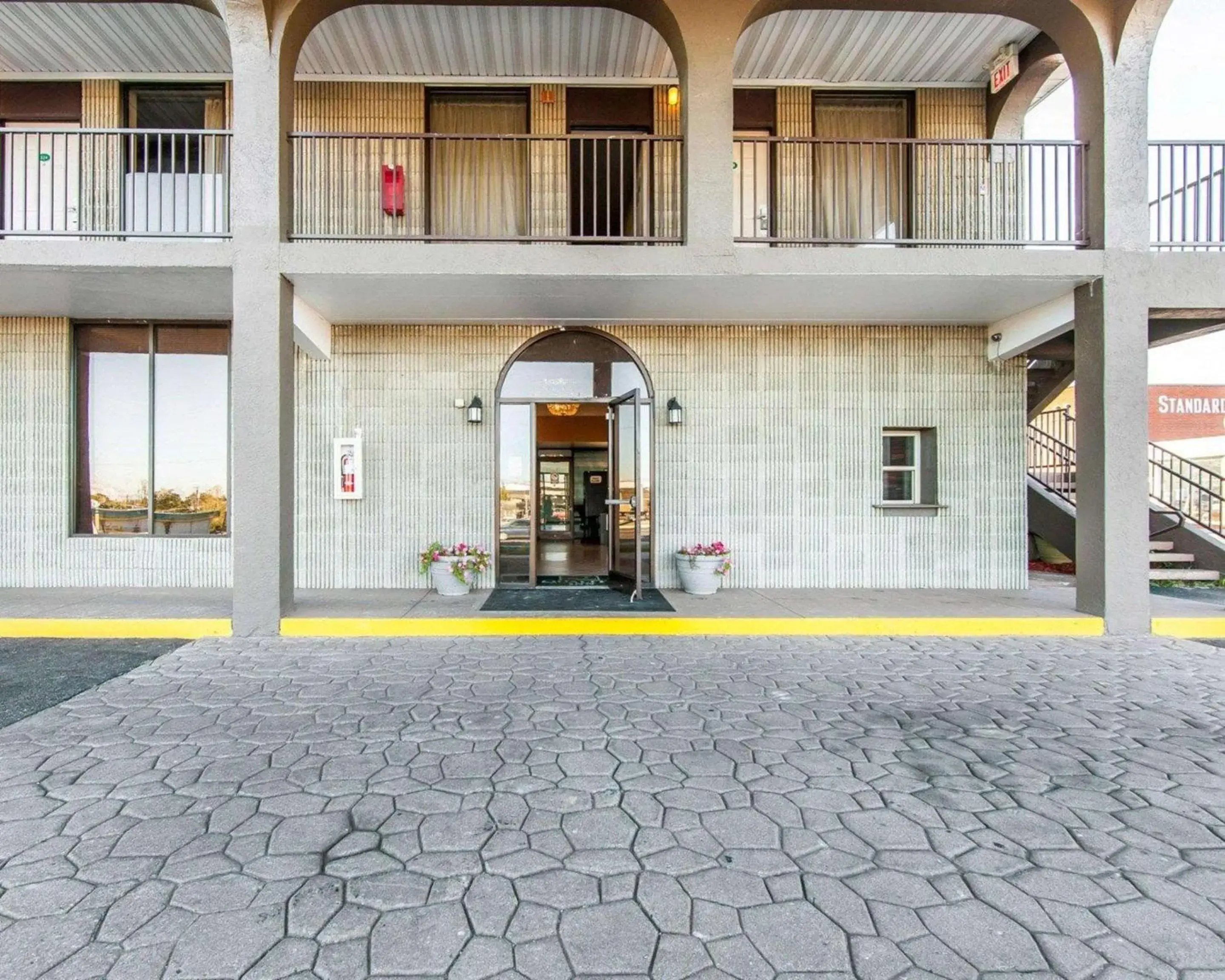 Property building in Quality Inn Property building in Quality Inn