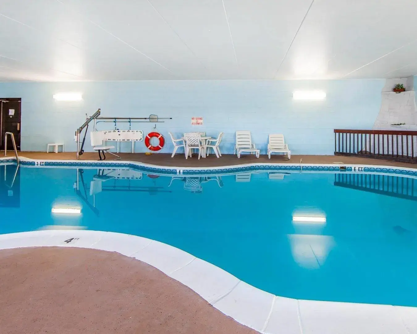 Swimming pool in Quality Inn Maysville Swimming pool in Quality Inn Maysville